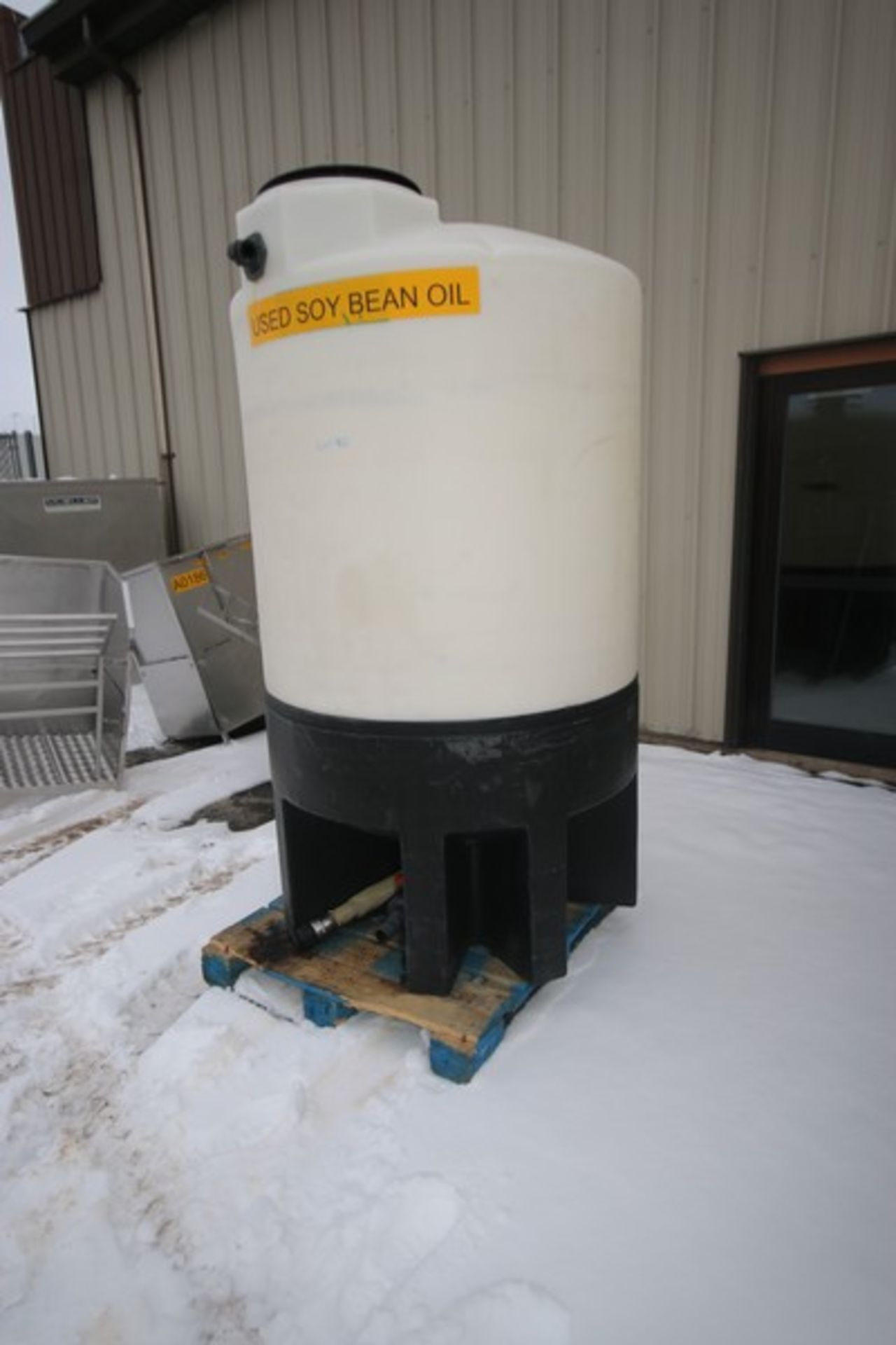 500 Gal. Vertical Plastic Holding Tank, with Plastic Base, with Plastic Discharge Ball Valve, with - Image 2 of 3