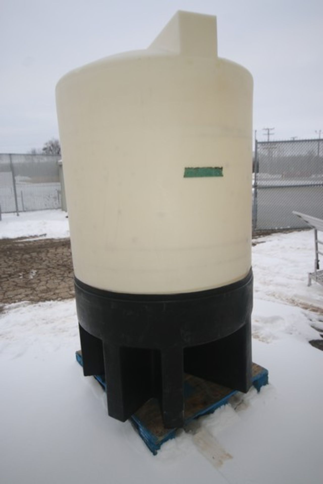 500 Gal. Vertical Plastic Holding Tank, with Plastic Base, with Plastic Discharge Ball Valve, with - Image 3 of 3