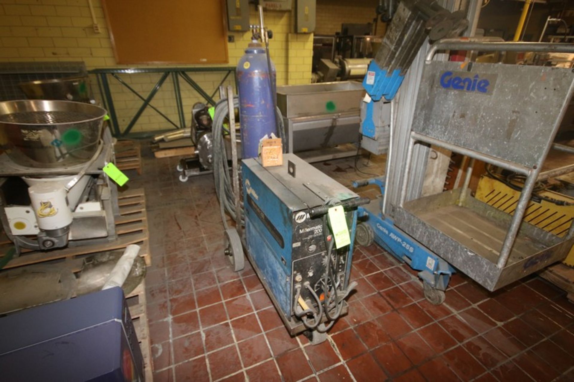 Miller Welder, M/N MillerMatic 200, CV/DC Welding Power Source, with Vertical Cylinder, Mounted on