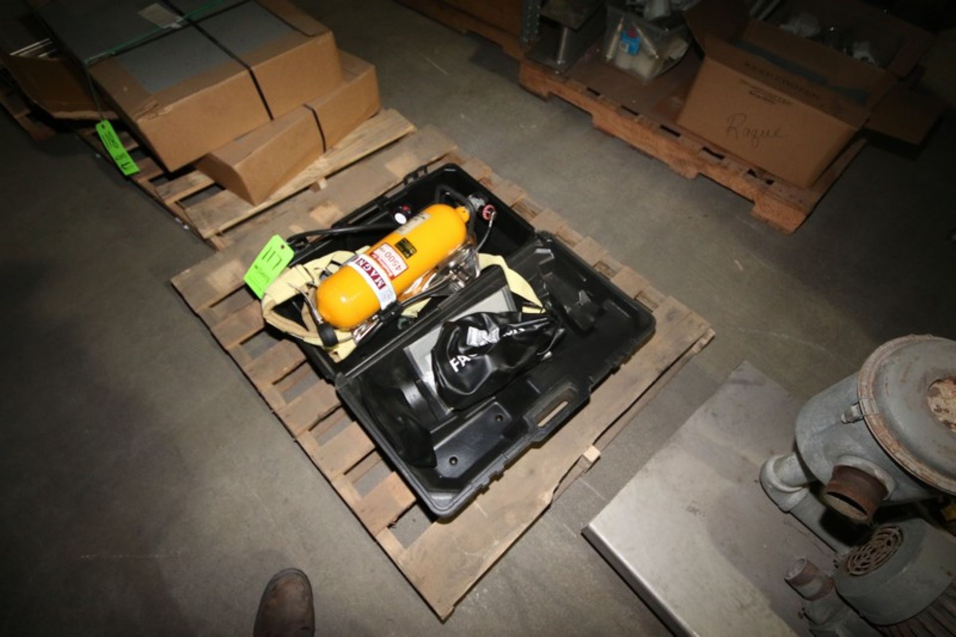 Magnum 4,500 PSI Respirator Unit, with Tank & Back Strap, with Hard Case (LOCATED IN GRAND ISLAND, - Image 2 of 2