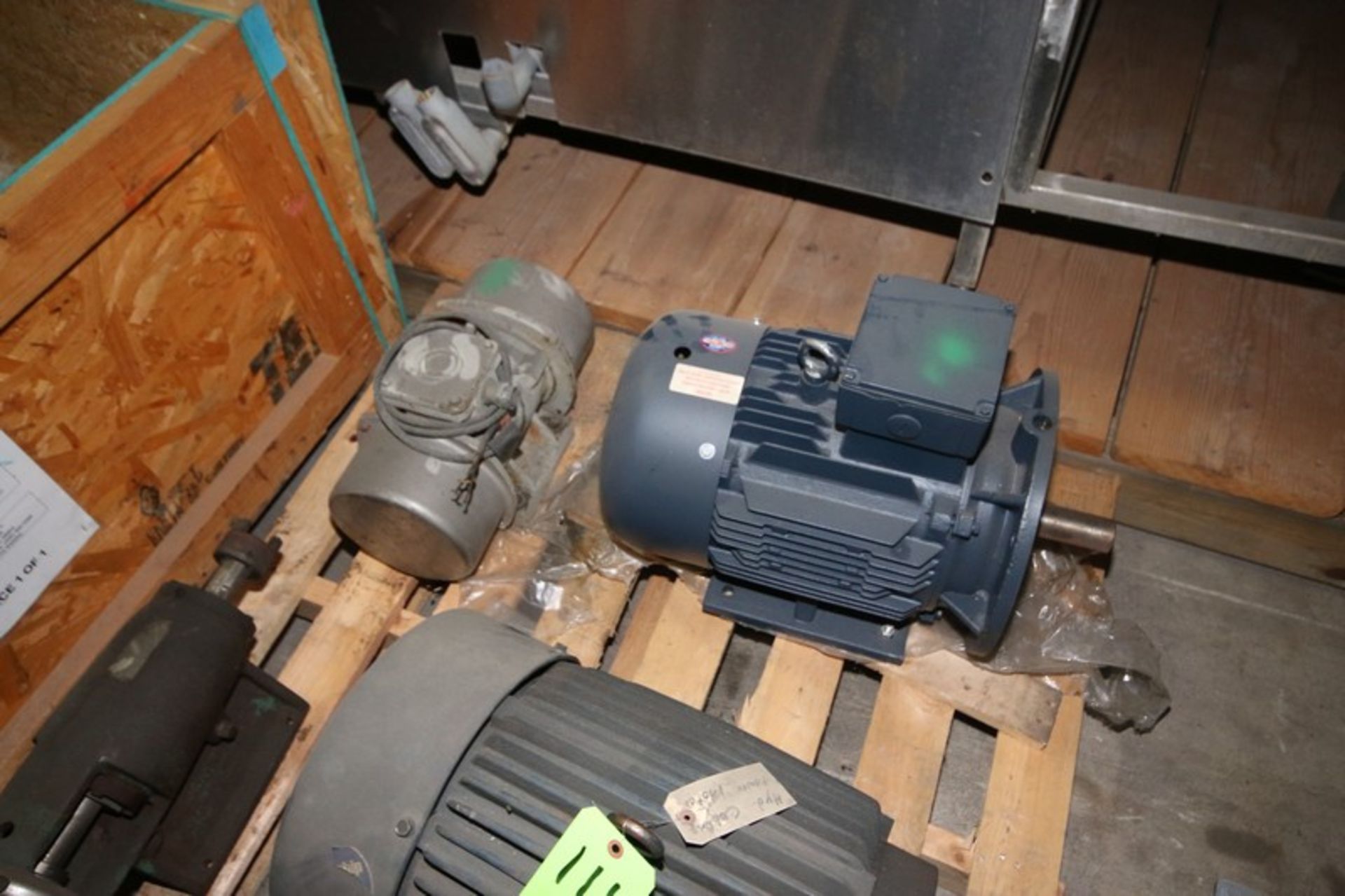 Pallet of Motors, Includes Marathon 15 hp Motor, Leesson 20 hp Motor, with (1) Shaker Deck - Image 5 of 6