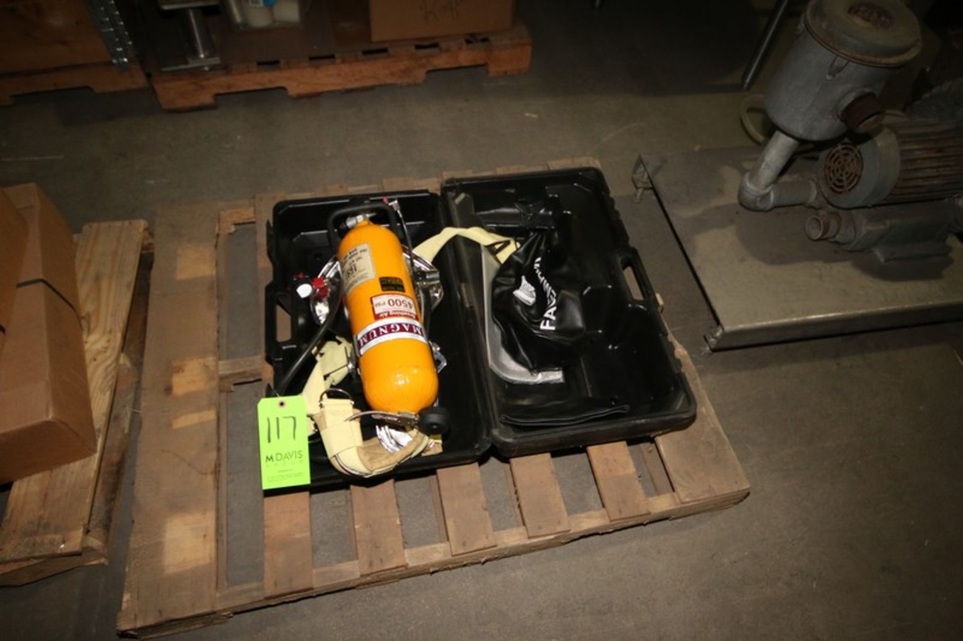 Magnum 4,500 PSI Respirator Unit, with Tank & Back Strap, with Hard Case (LOCATED IN GRAND ISLAND,
