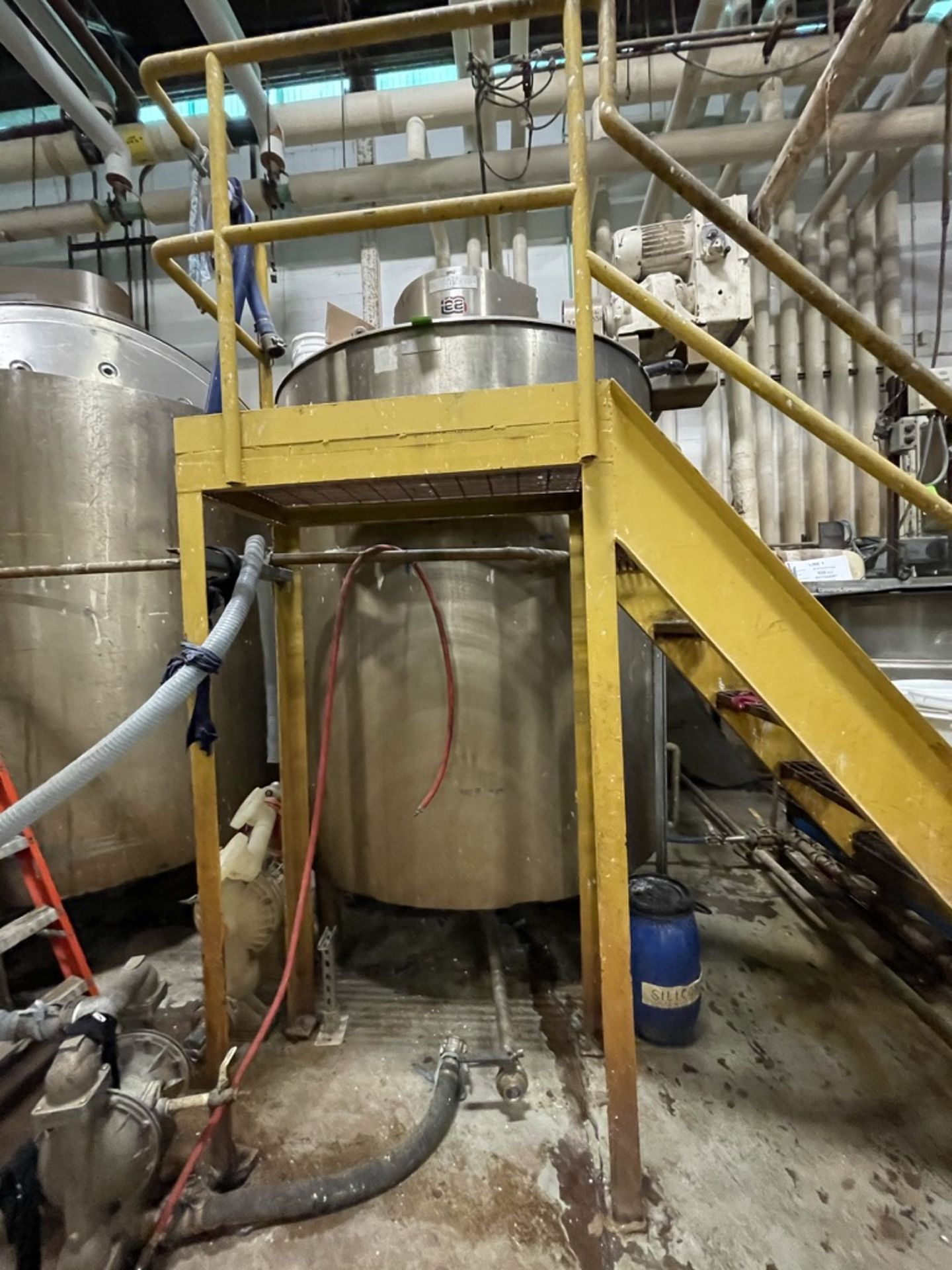 LEE 1,500 GALLON S/S FULLY-JACKETED KETTLE WITH TOP-MOUNT DUAL-MOTION AGITATION, SWEEP SCRAPE AND - Image 2 of 26