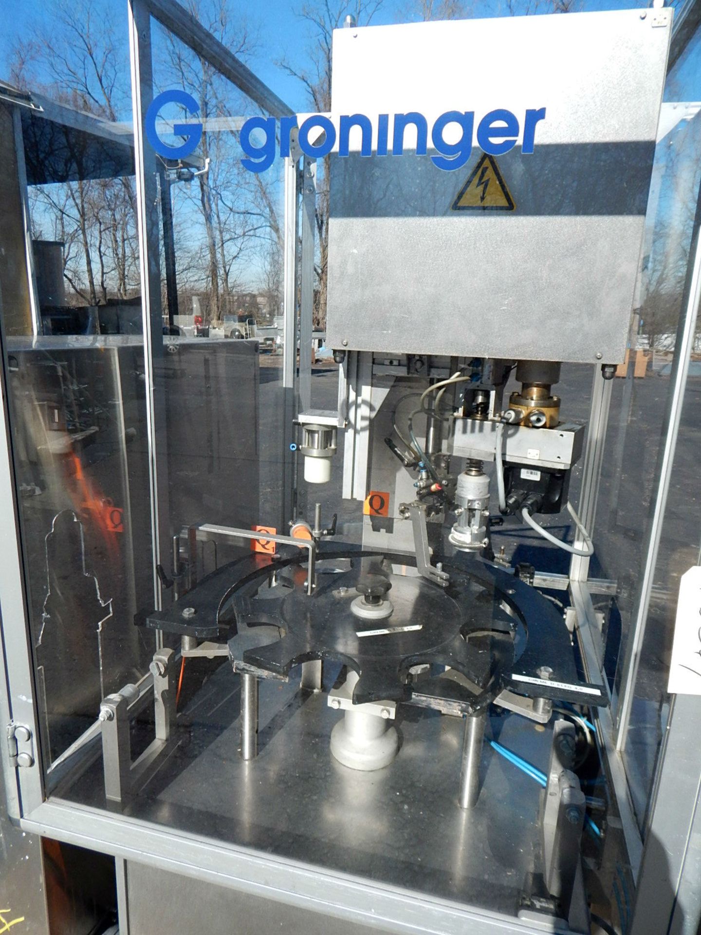 FULLY AUTOMATIC SINGLE STATION CAPPER BY GRONINGER - Image 5 of 11