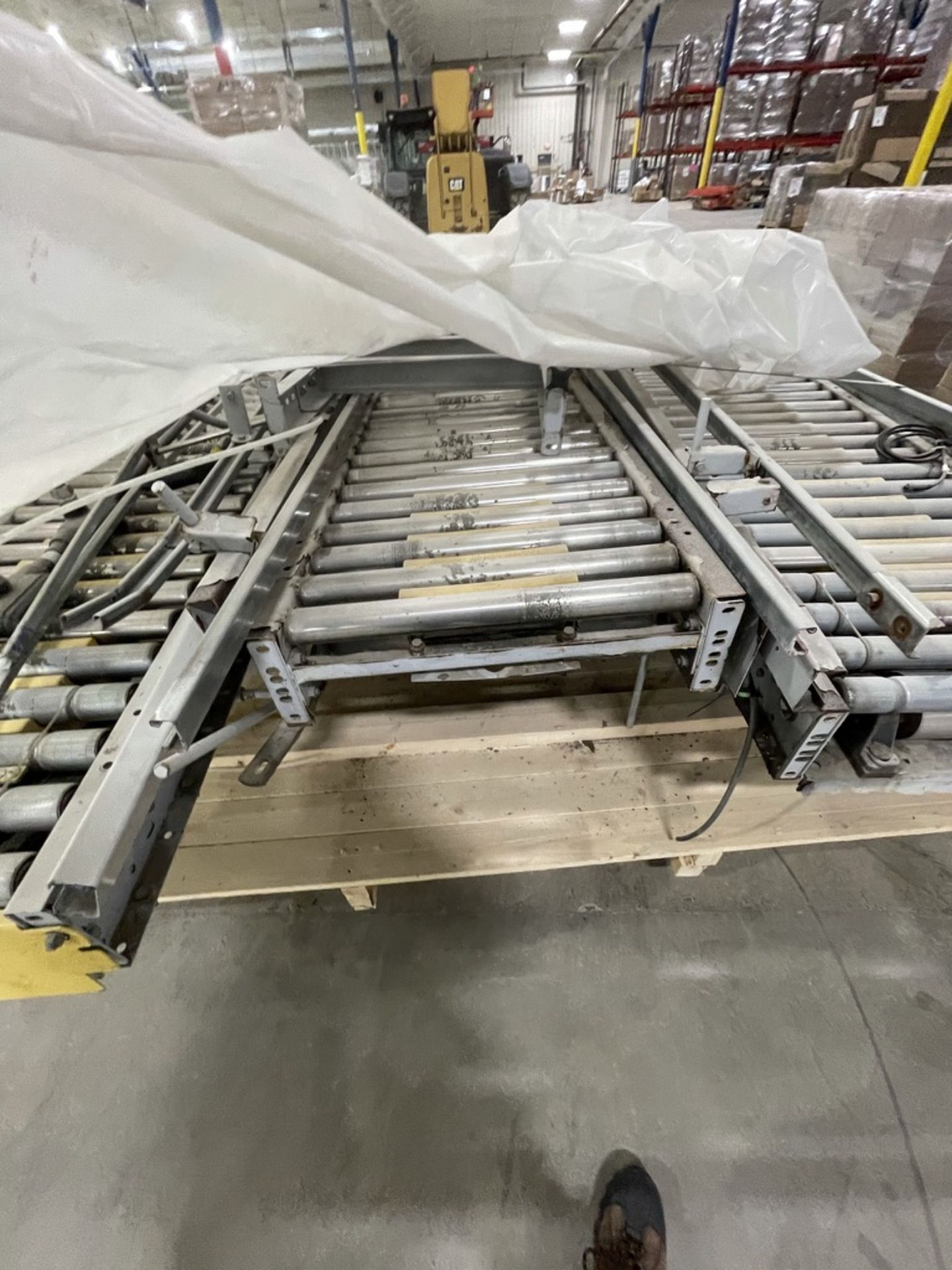 (3) HYTROL ROLLER CASE CONVEYORS APPX 121” L x 21” W - Image 3 of 8