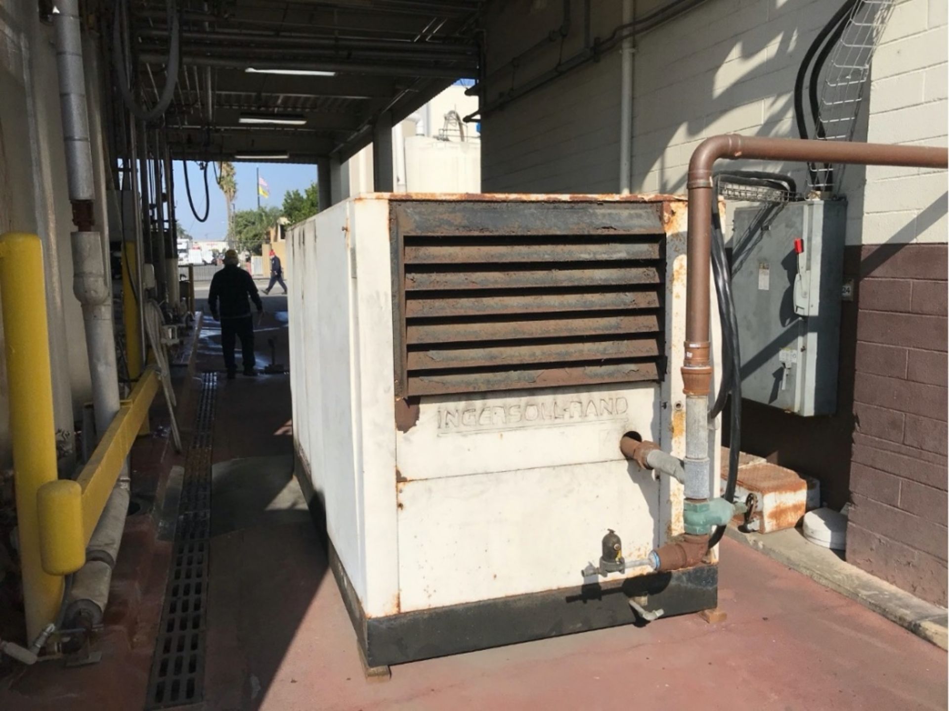 INGERSOLL RAND AIR COMPRESSOR, MODEL EP2000, S/N F8091U93236 (LOCATED IN SANTA ANA, CA) (RIGGING,