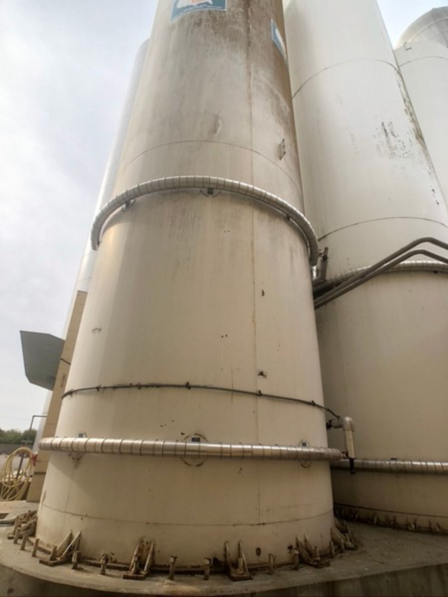 MUELLER 40,000 GALLON JACKETED SILO, S/N D-27114 (RIGGING, SITE MANAGEMENT AND LOADING FEE $8,220. - Image 3 of 29