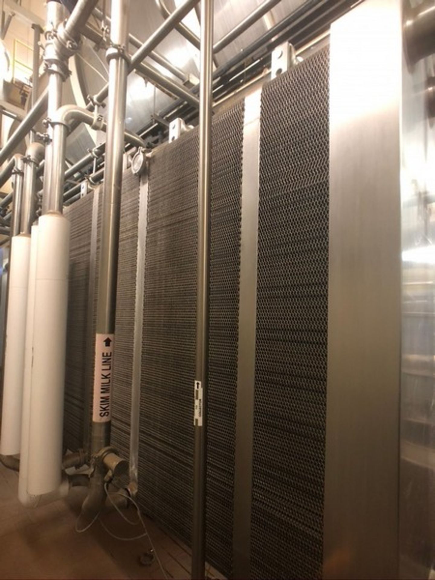 AGC HEAT EXCHANGER W 4 DIVIDERS, INCLUDES PUMP (RIGGING, SITE MANAGEMENT AND LOADING FEE $1,790. - Image 2 of 12