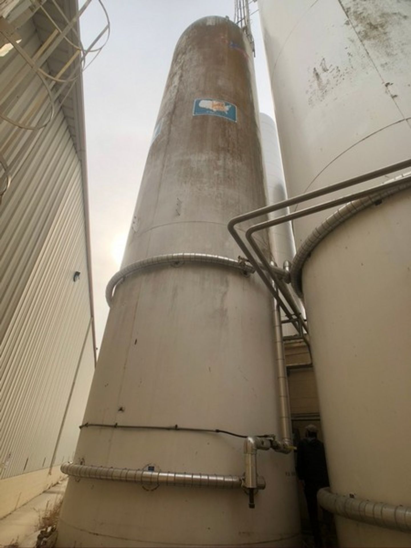 MUELLER 40,000 GALLON JACKETED SILO, S/N D-27114 (RIGGING, SITE MANAGEMENT AND LOADING FEE $8,220. - Image 4 of 29