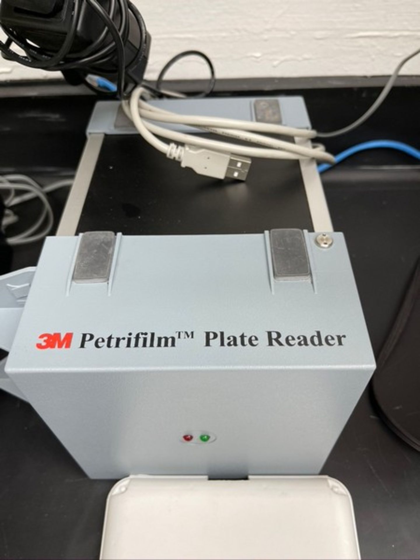 3M PETRIFILM PLATE READER, S/N 03674 (RIGGING, SITE MANAGEMENT AND LOADING FEE $10.00) (DOES NOT - Image 2 of 4