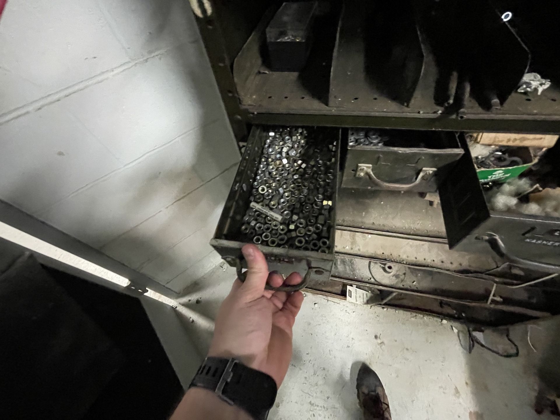 STORAGE CABINET WITH NUT BOLT WASHER AND ADDITIONAL HARDWARE (Non-Negotiable Rigging, Packaging - Image 6 of 10