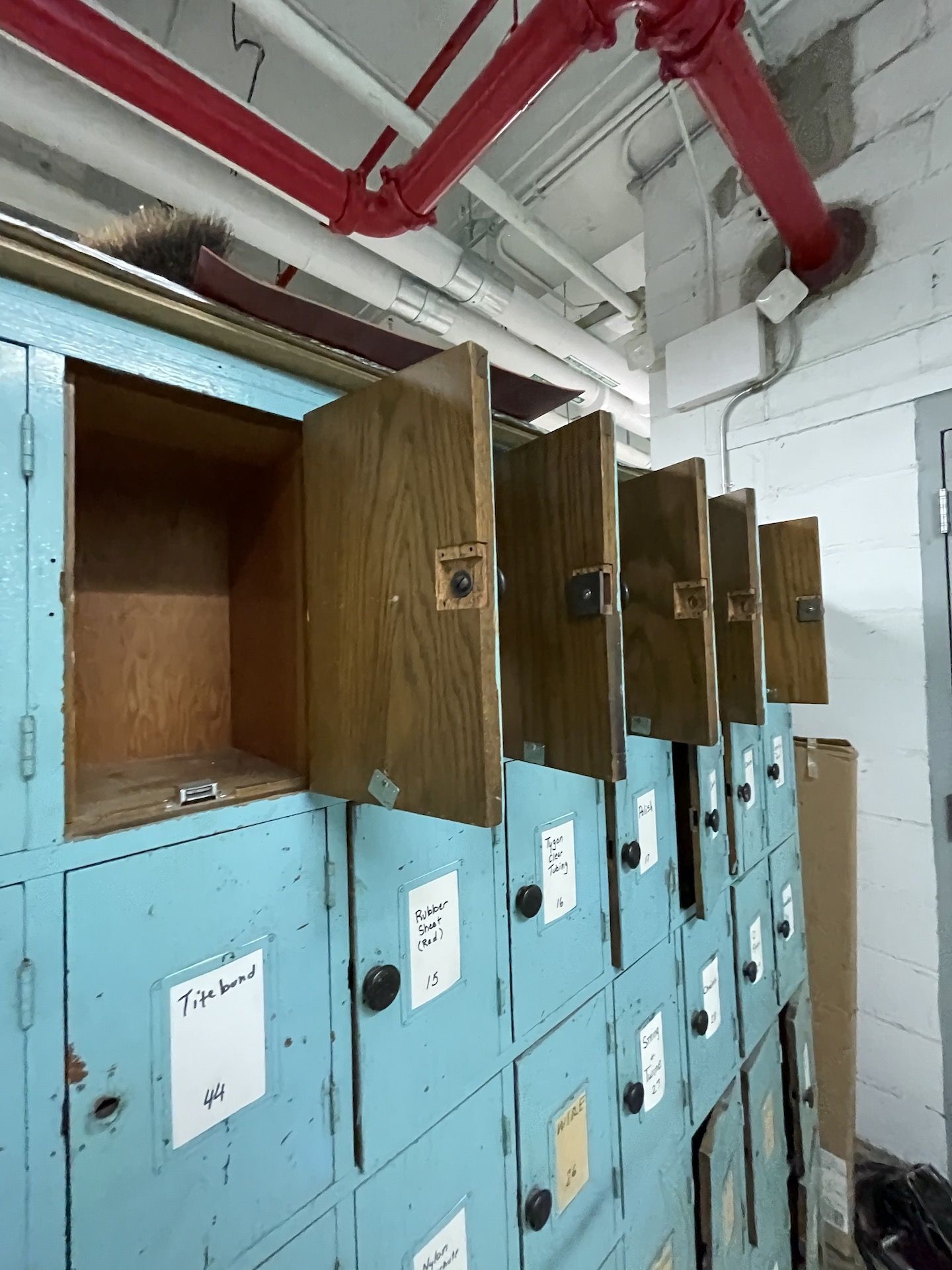 MACHINE & WOOD SHOP 50-COMPARTMENT STORAGE CABINET, DOORS OF CABINET MADE OF OAK, INCLUDES - Image 9 of 31