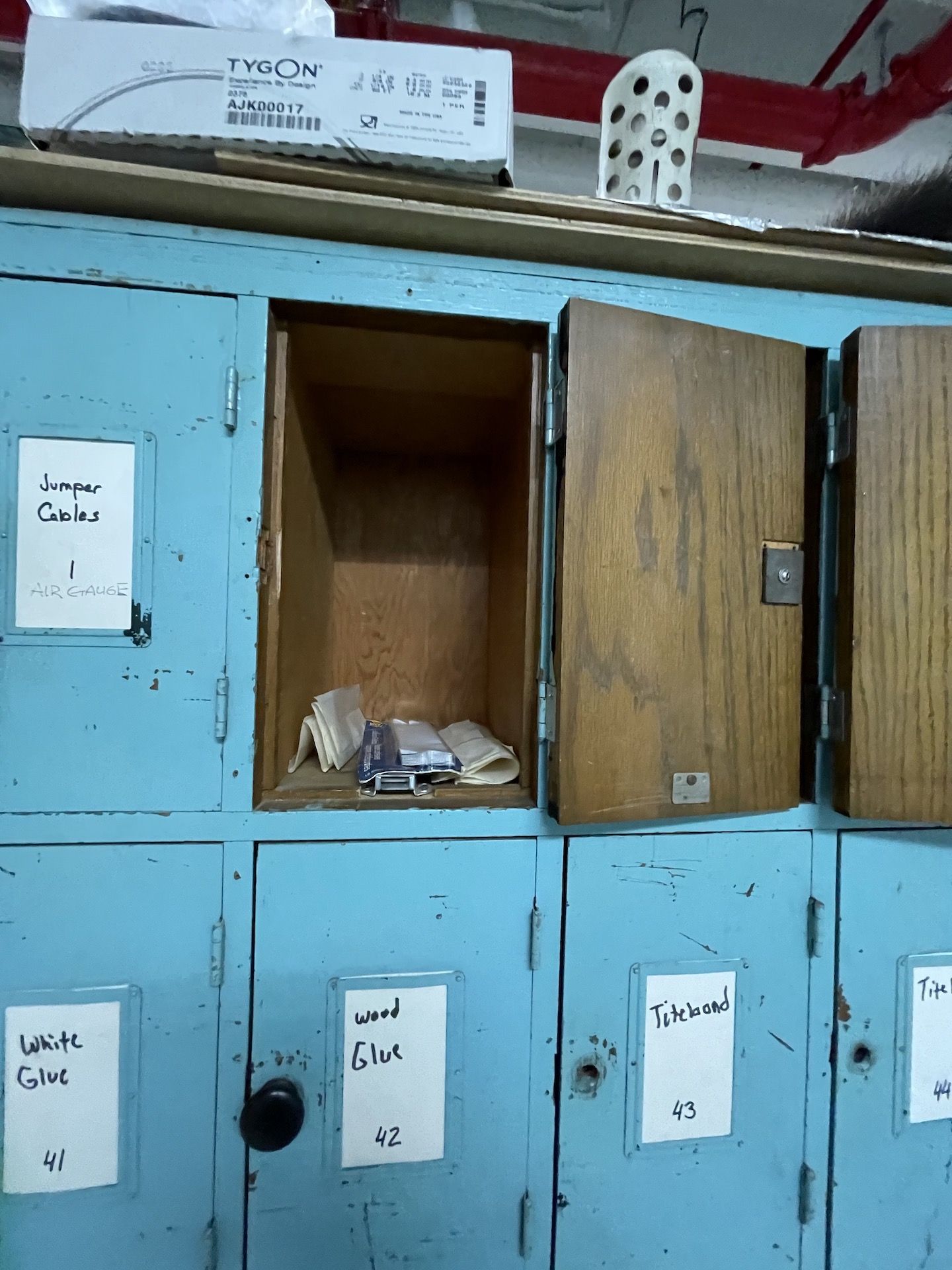 MACHINE & WOOD SHOP 50-COMPARTMENT STORAGE CABINET, DOORS OF CABINET MADE OF OAK, INCLUDES - Image 11 of 31