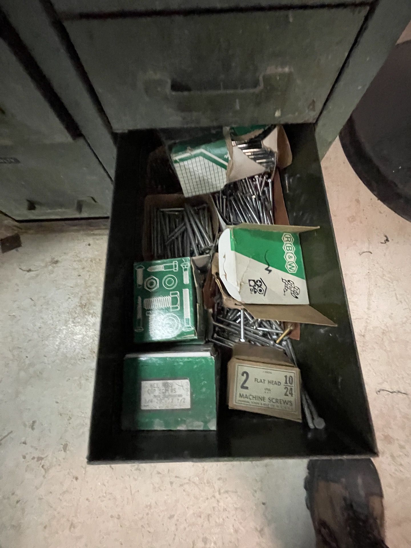 (2) TOOL CHESTS, INCLUDES CONTENTS (Non-Negotiable Rigging, Packaging and Loading Fee: $50) - Image 19 of 22