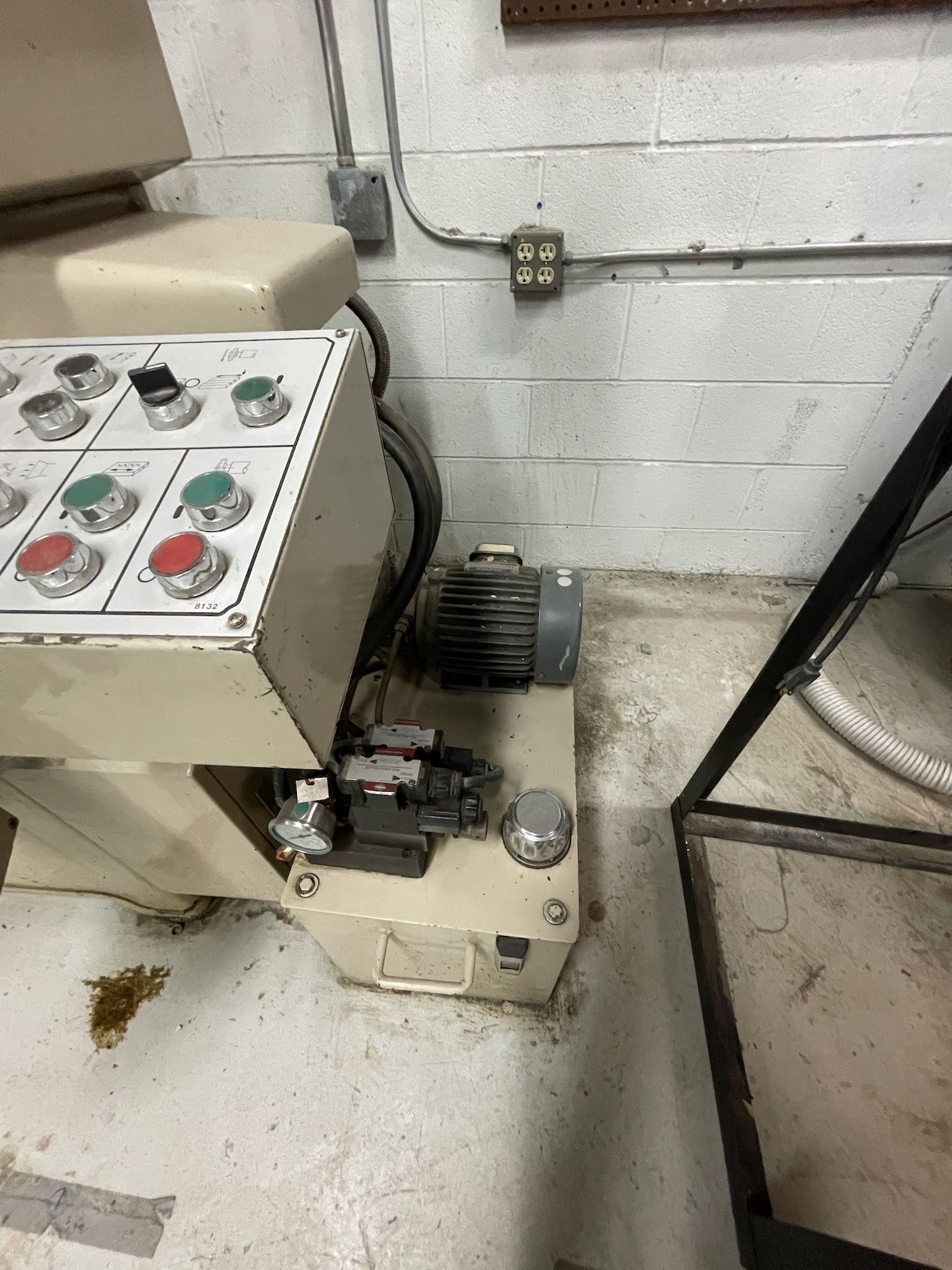 KENT SURFACE GRINDER, MODEL KGS-818AHD, S/N 85010501, INCLUDES 1 HP MOTOR (Non-Negotiable Rigging, - Image 5 of 12