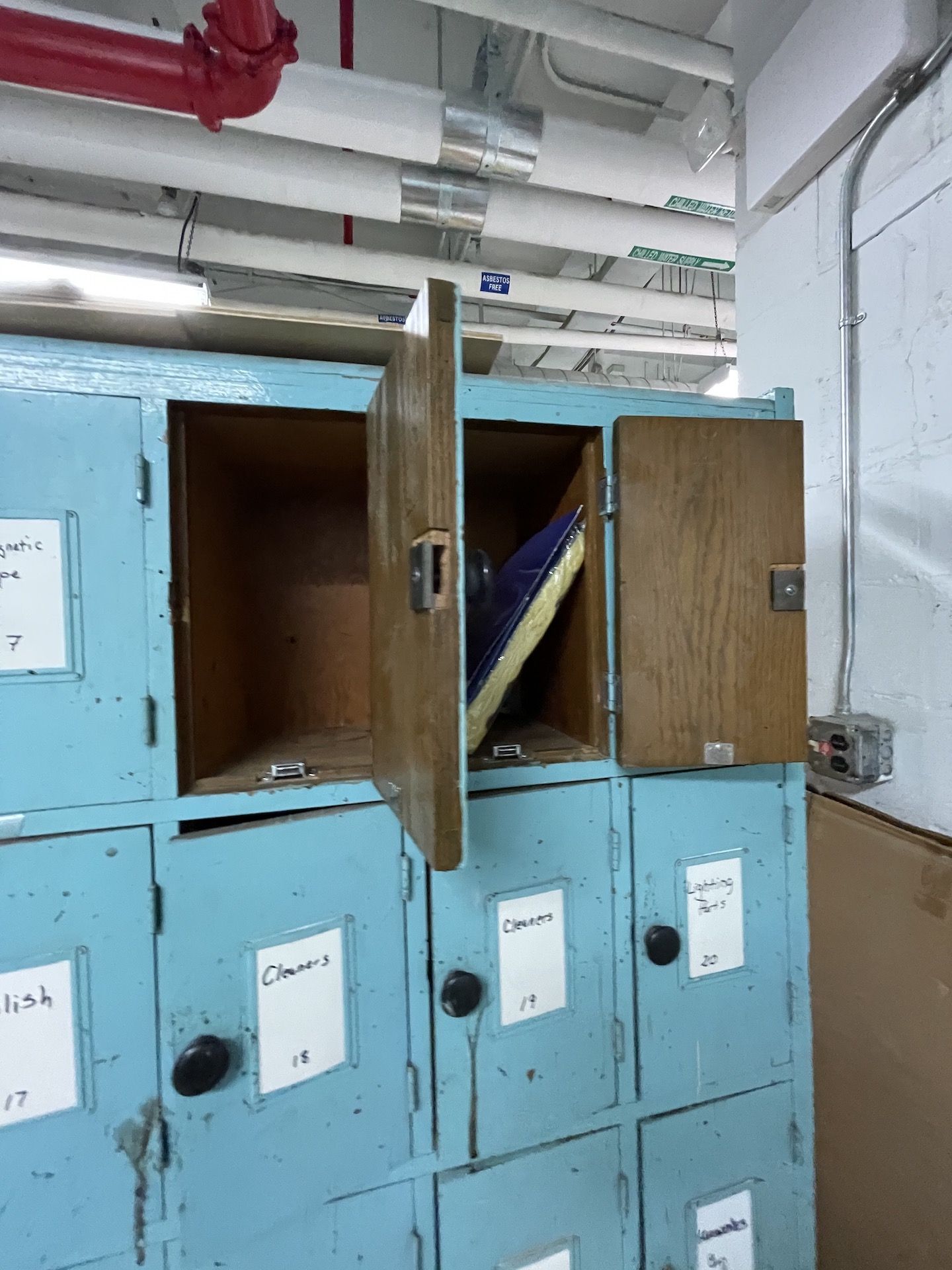 MACHINE & WOOD SHOP 50-COMPARTMENT STORAGE CABINET, DOORS OF CABINET MADE OF OAK, INCLUDES - Image 4 of 31