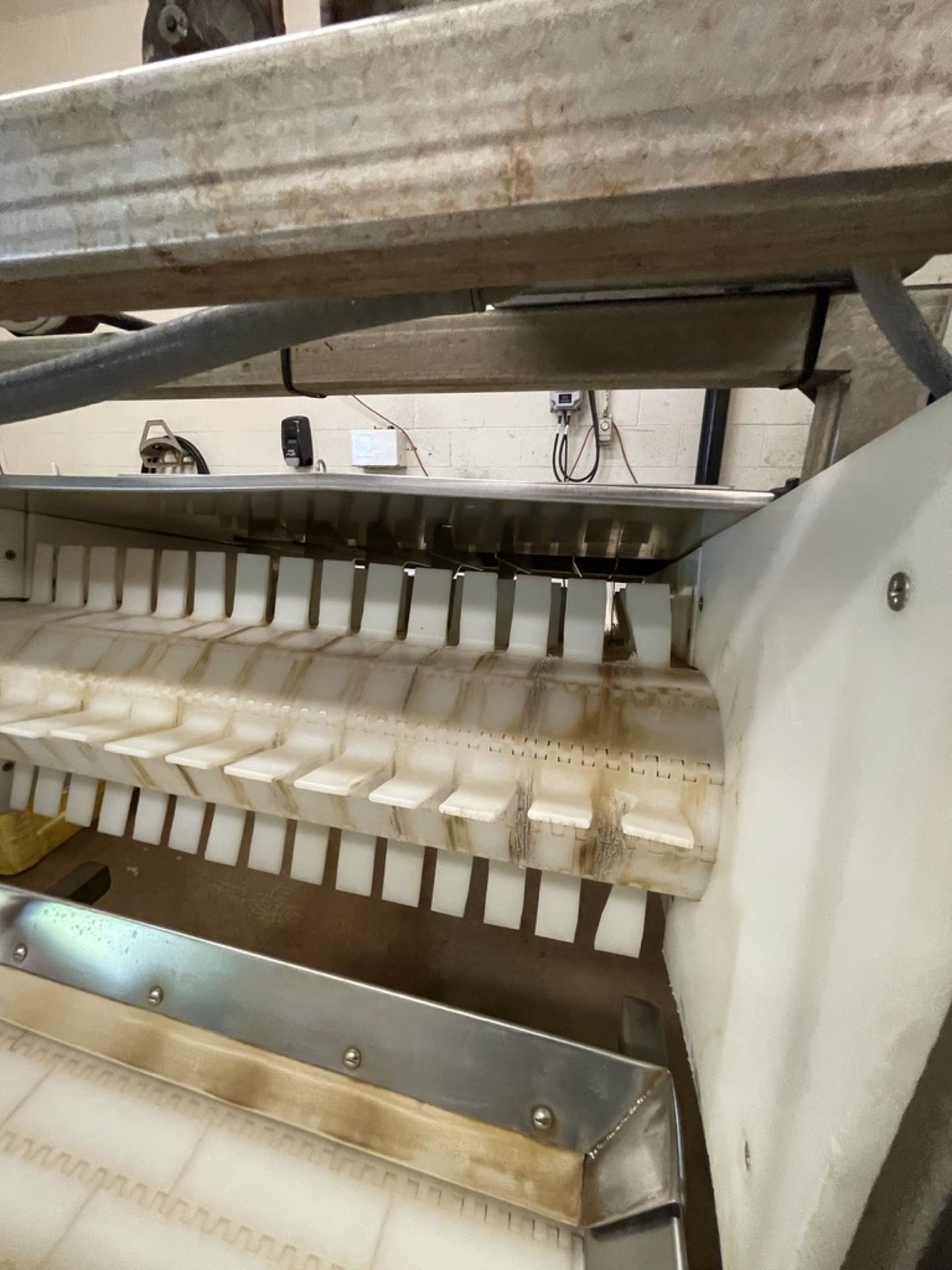 SUNSHINE SYSTEMS 8-BLADEINCLINE CELERY SEGMENTER, CLEATED INFEED CONVEYOR, INFEED CONVEYOR APPROX. - Image 10 of 17