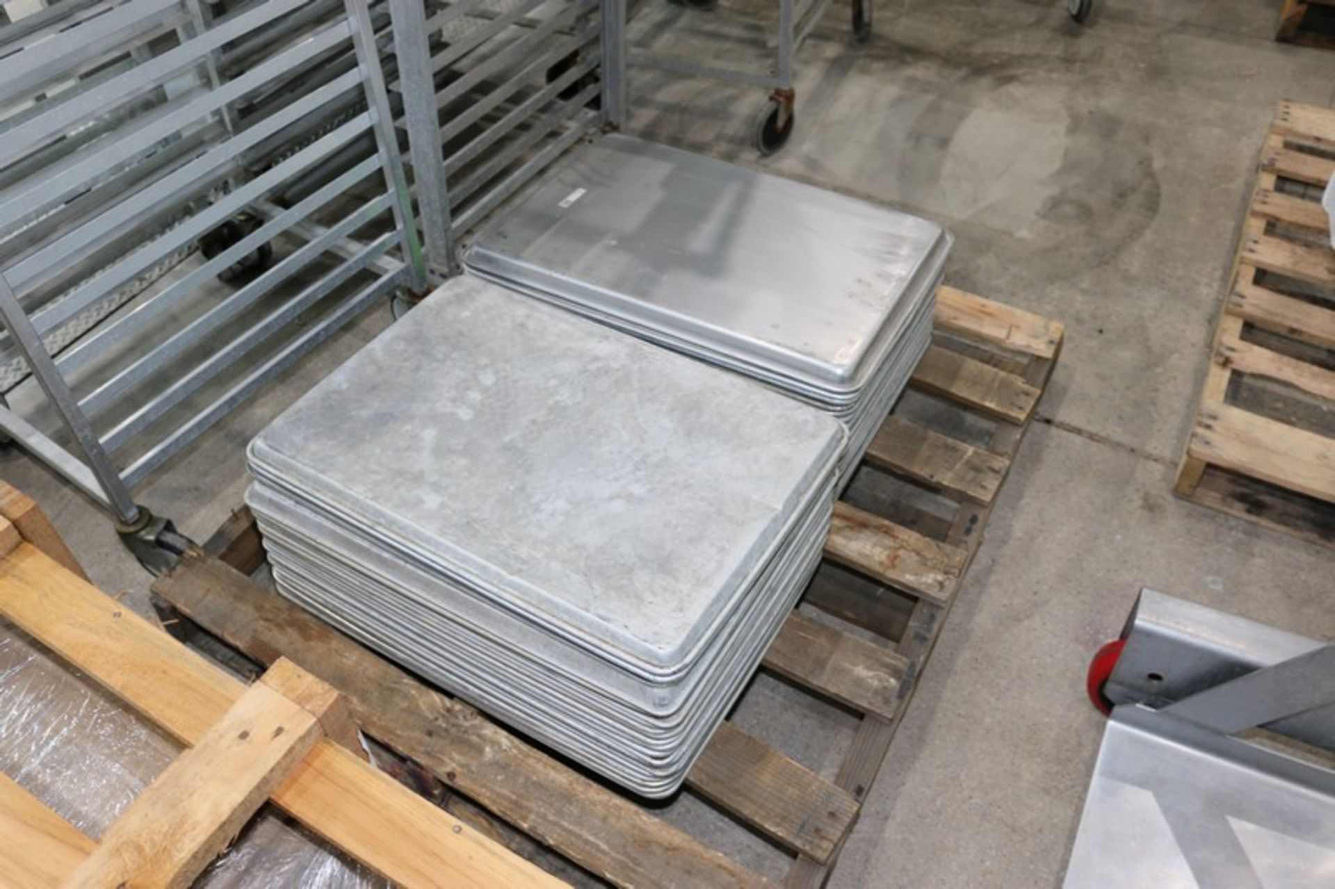 (38) Assorted Aluminum Baking Pans,Internal Dims.: 24" L x 15" W Baking Surface (INV#80060)( - Bild 3 aus 3