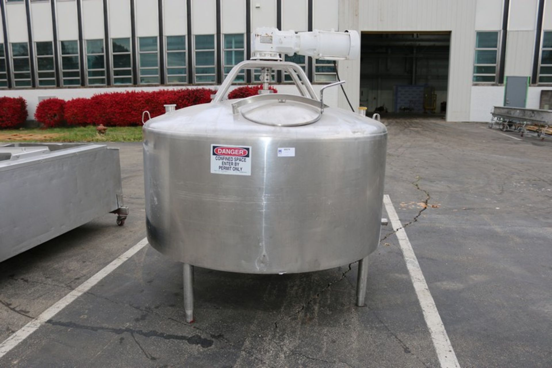 Mueller Aprox. 500 Gal. S/S Insulated VerticalTank, with S/S Agitation, with Top Mounted Agitation