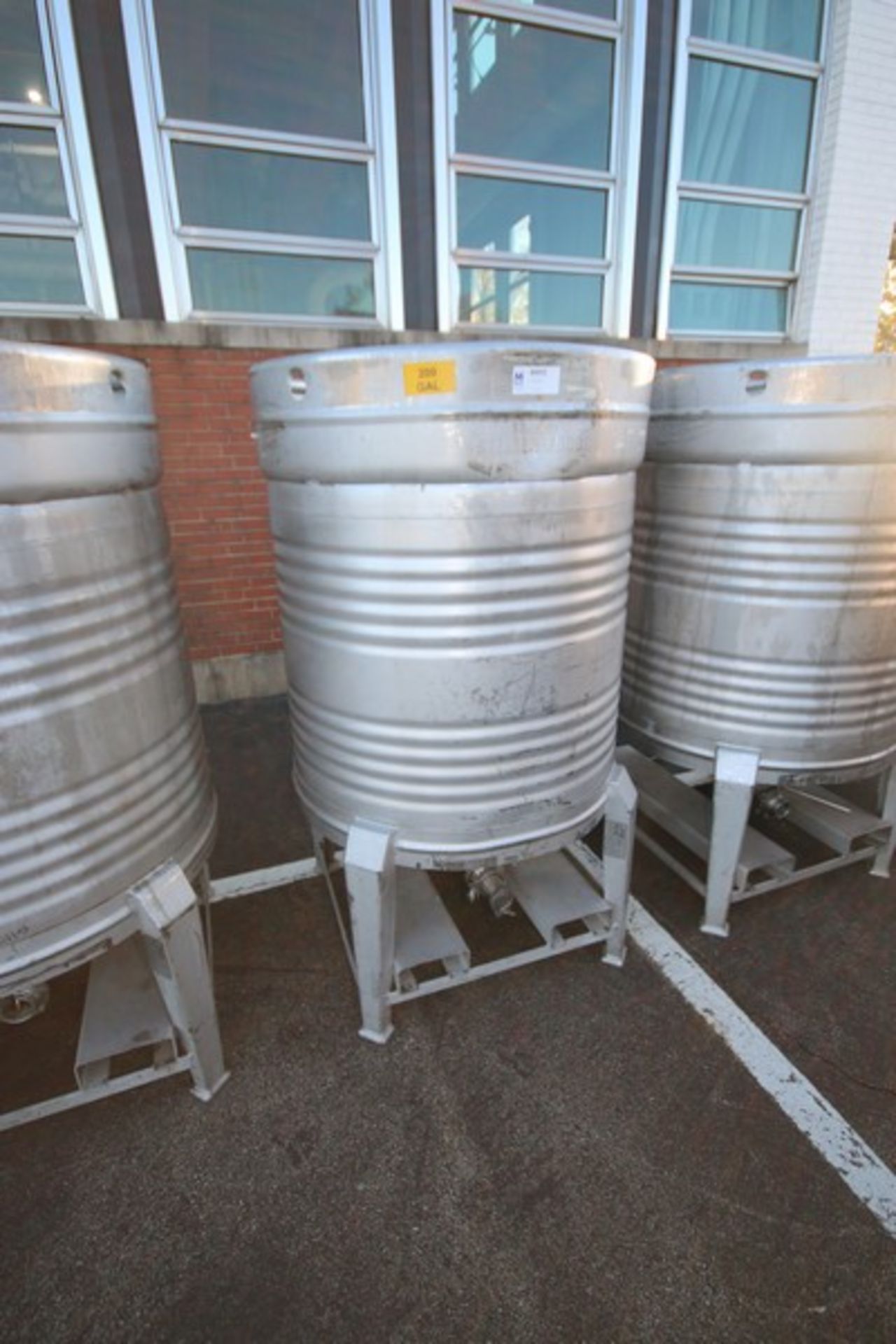 Aprox. 200 Gal. Vertical S/S Single Wall Tank,Internal Tank Dims.: Aprox. 40" Tall x 38" Dia.,