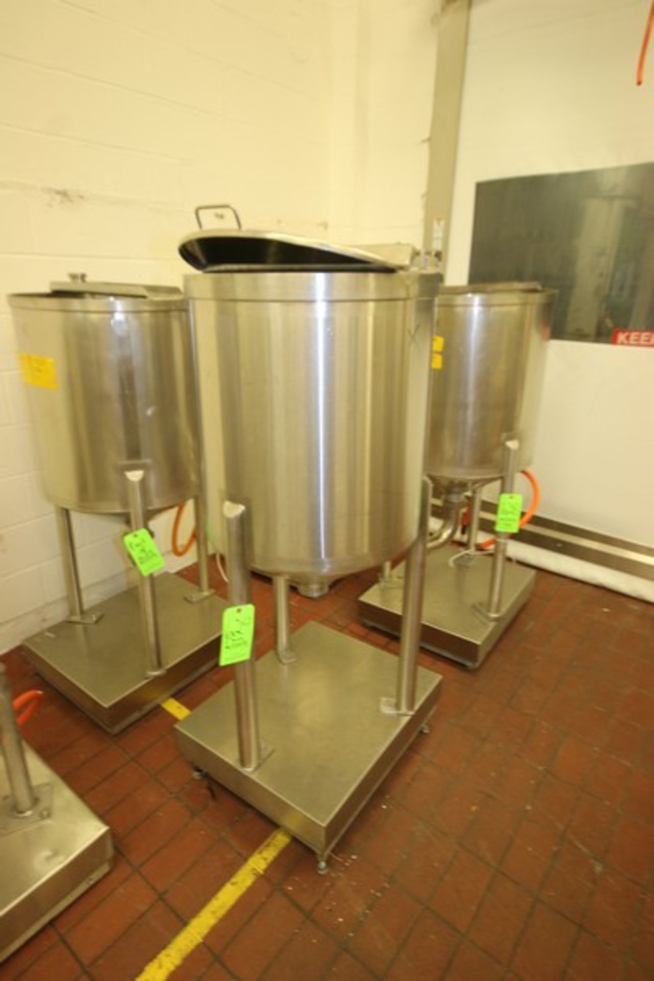 (2)Aprox. 50 Gal. S/S Single Wall Vertical Tank,Internal Dims. of Tank: Aprox. 26" Tall x 24" - Bild 2 aus 7