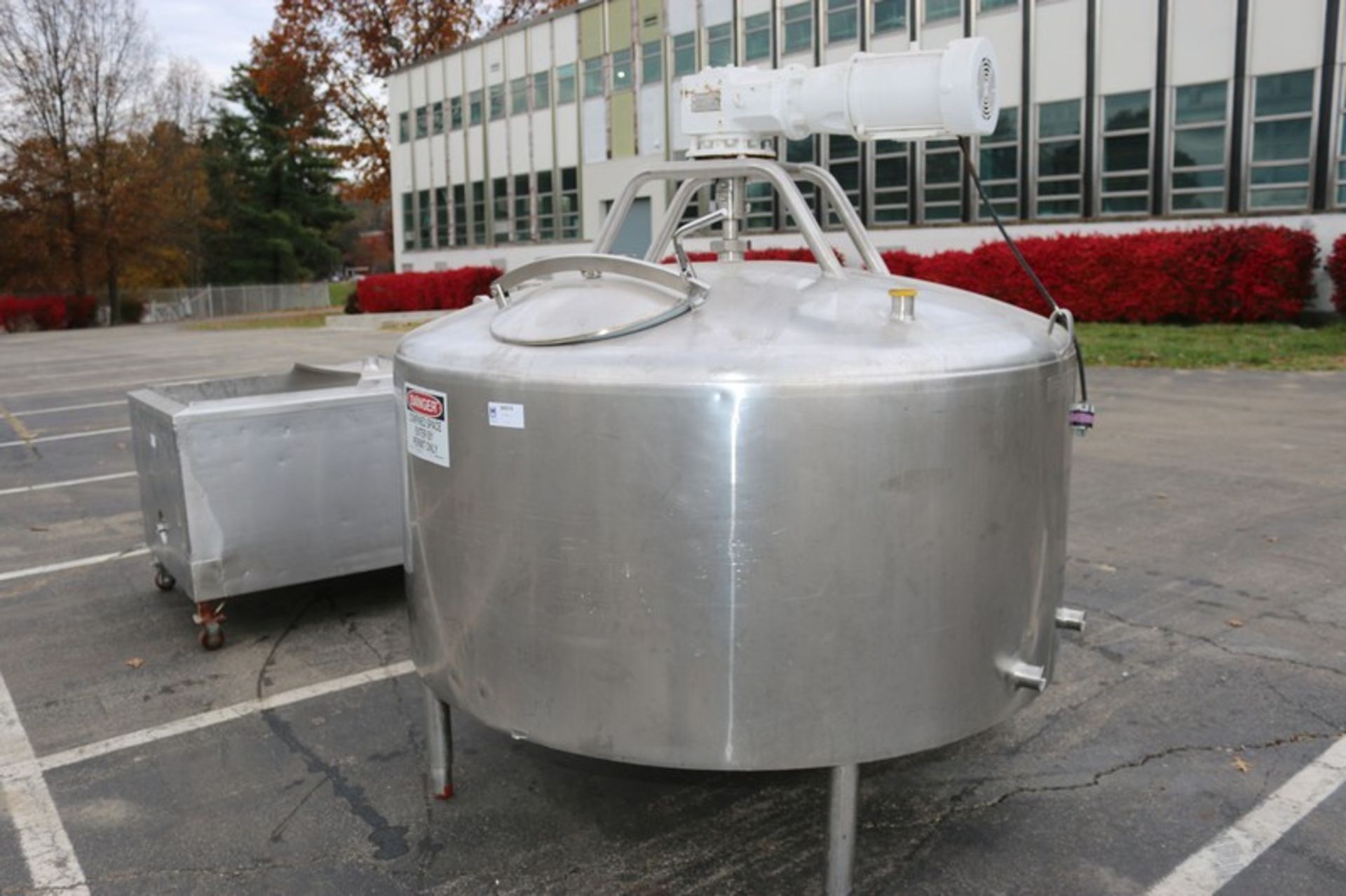 Mueller Aprox. 500 Gal. S/S Insulated VerticalTank, with S/S Agitation, with Top Mounted Agitation - Image 4 of 16