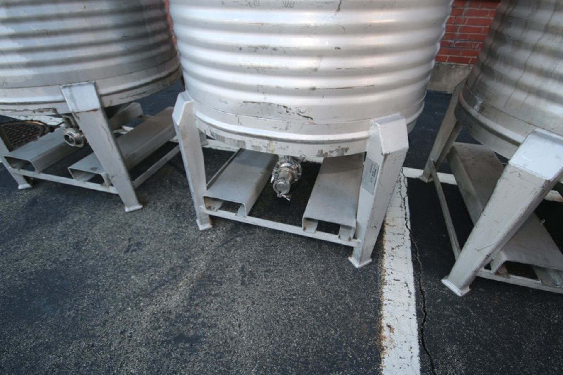 Aprox. 200 Gal. Vertical S/S Single Wall Tank,Internal Tank Dims.: Aprox. 40" Tall x 38" Dia., - Image 7 of 7