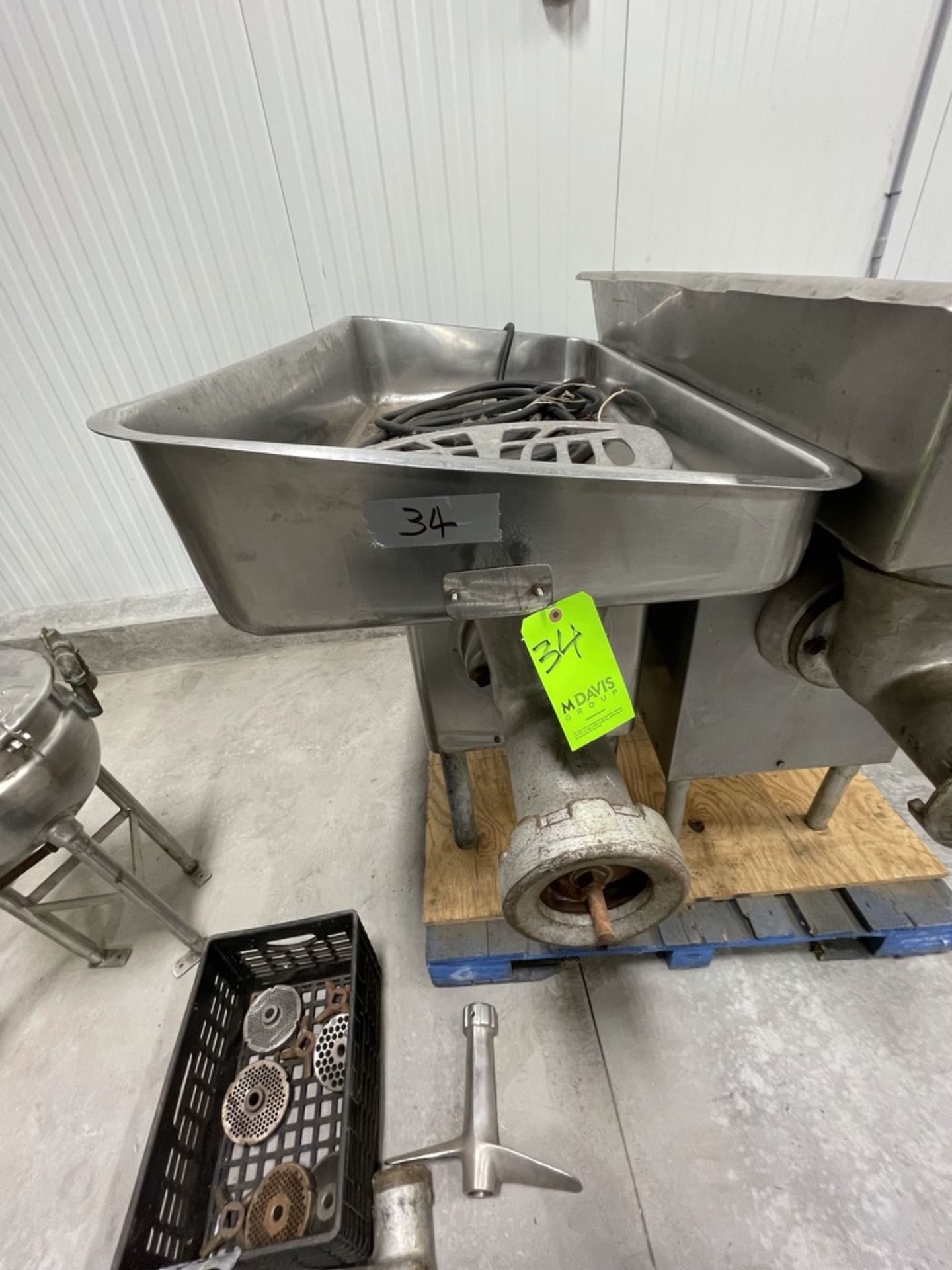 HOBART MEAT GRINDER, MODEL 4046, S/N 1364500, 5-HP (RIGGING, LOADING, SITE MANAGEMENT FEE $100)