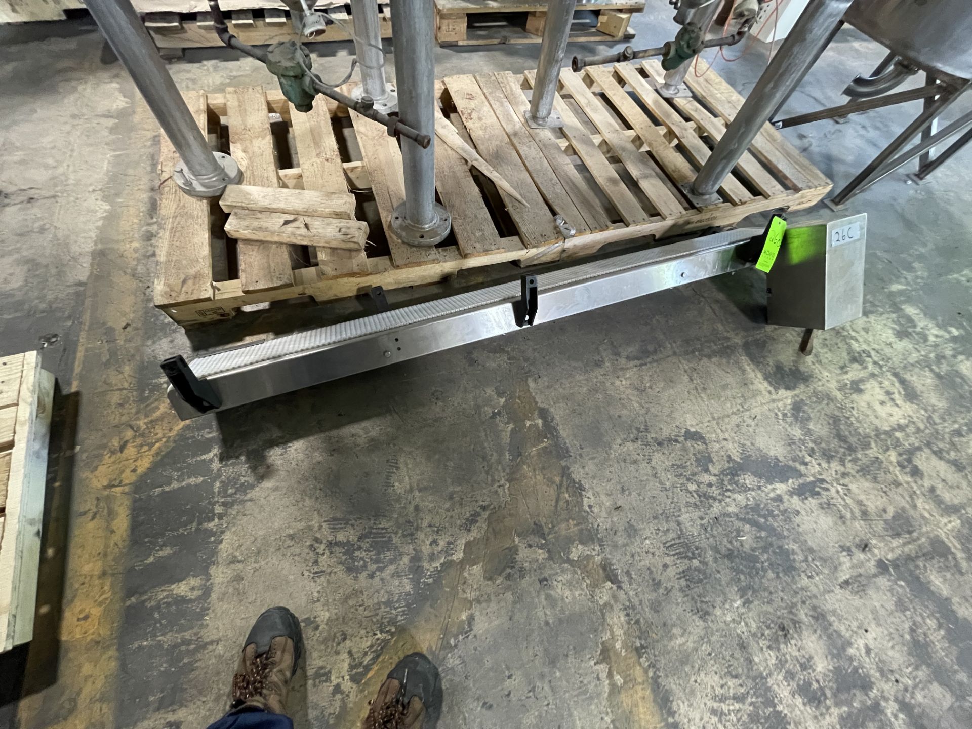 CONVEYOR 6" W X 72" L, 1/4-HP (RIGGING, LOADING, SITE MANAGEMENT FEE $25)