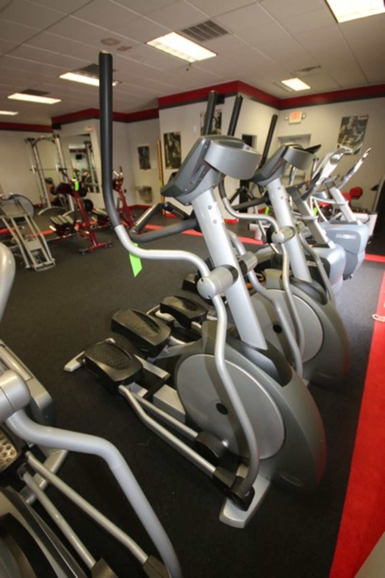 Matrix Elliptical, Overall Dims.: Aprox. 75" L x 31" W x 72" H (LOCATED @ 2800 GOLDEN MILE HWY, - Image 4 of 5
