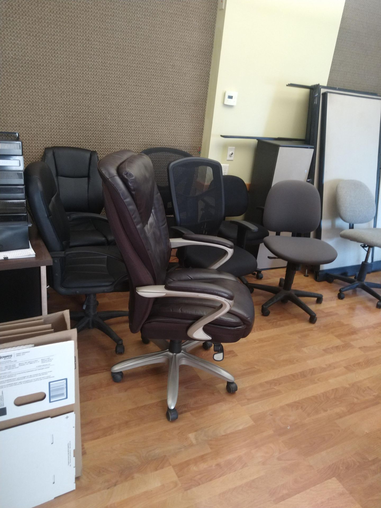 (7) OFFICE CHAIRS (LOCATED IN MADISON, WI)