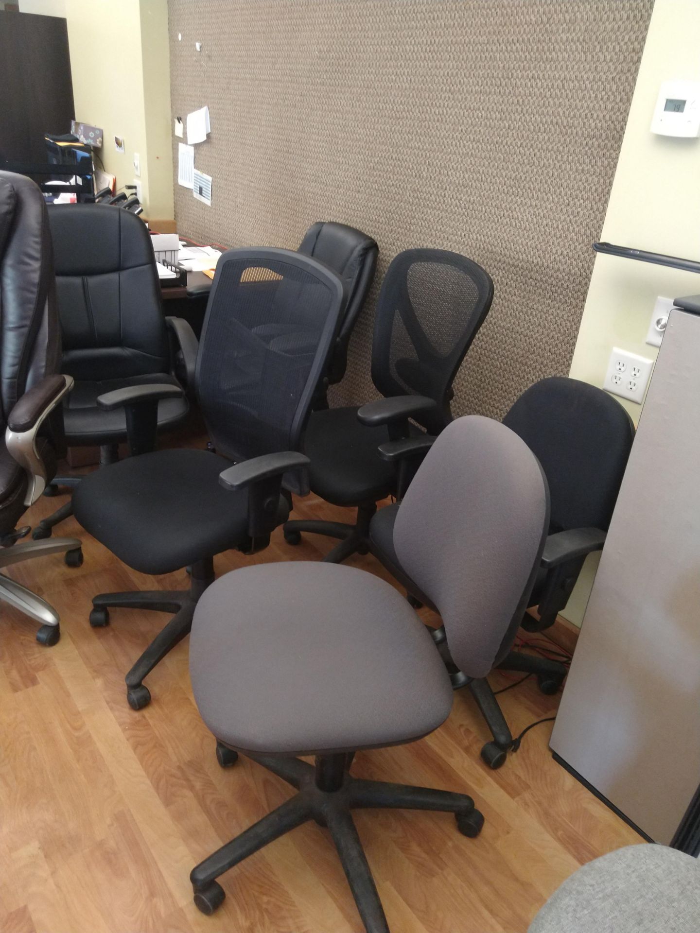 (7) OFFICE CHAIRS (LOCATED IN MADISON, WI) - Image 2 of 2