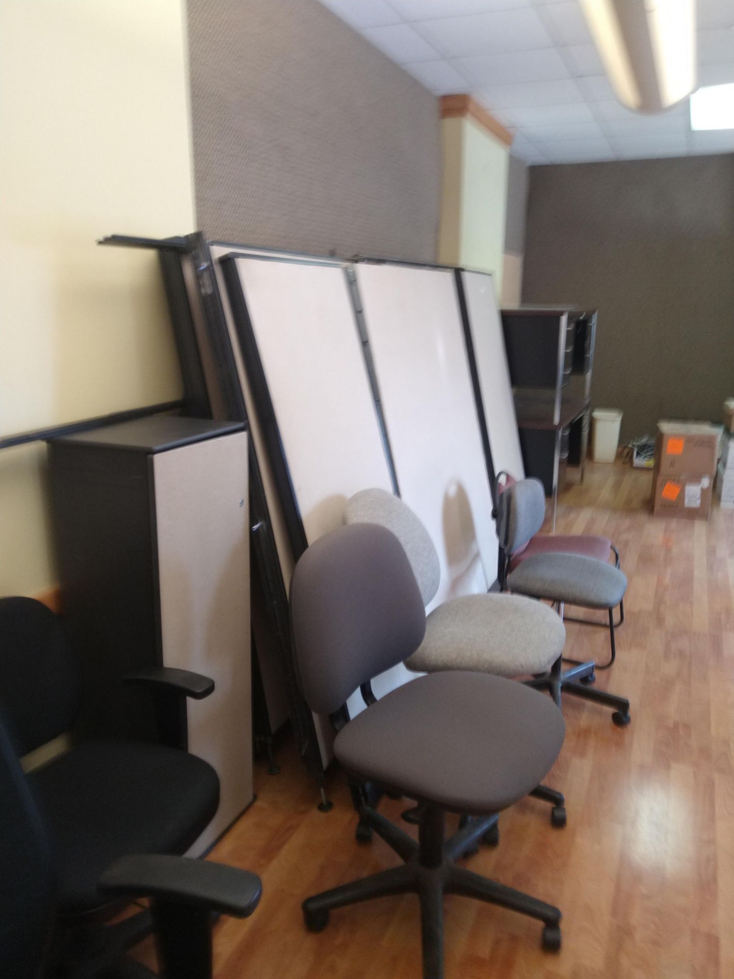 OFFICE PARTITIONS AND CHAIRS (LOCATED IN MADISON, WI)(RIG FEE: $50)
