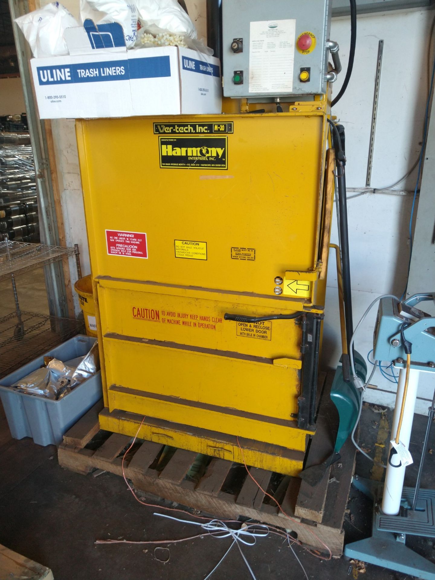 VER-TECH VERTICAL TRASH COMPACTOR, MODEL M-30 (LOCATED IN MADISON, WI)(RIG FEE: $100)