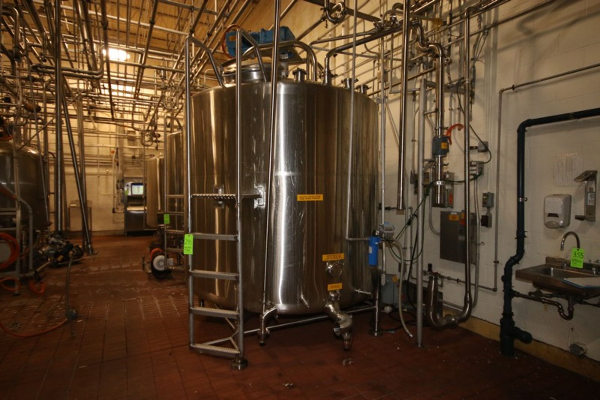 Aprox. 2,000 Gal. S/S Single Wall Vertical Tank, Tank Internal Dims.: Aprox. 83" Tall x 88" Dia.