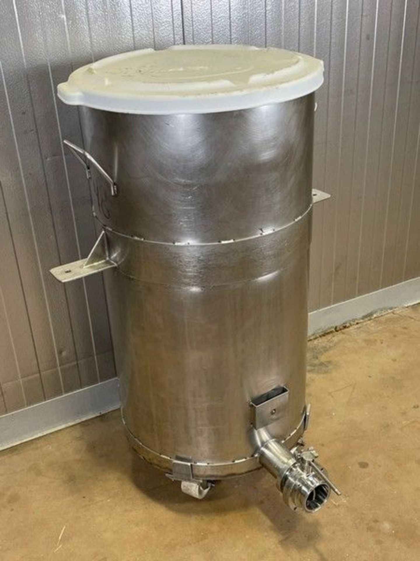 55 Gal. S/S Single Wall Portable Tank, with Aprox. 3" Sanitary Valve & Fitting, with Lid (Auction - Image 4 of 5