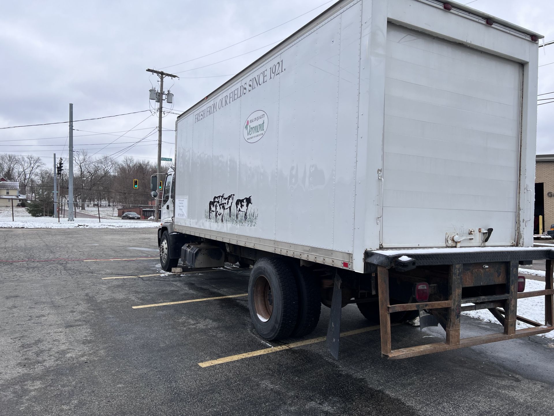 2005 IZUZU TK REFRIGERATED BOX TRUCK, MODEL T7F0042-FVR, ID# 4GTM7f1305F700743, 397,954 MILES, GVW - Image 6 of 8