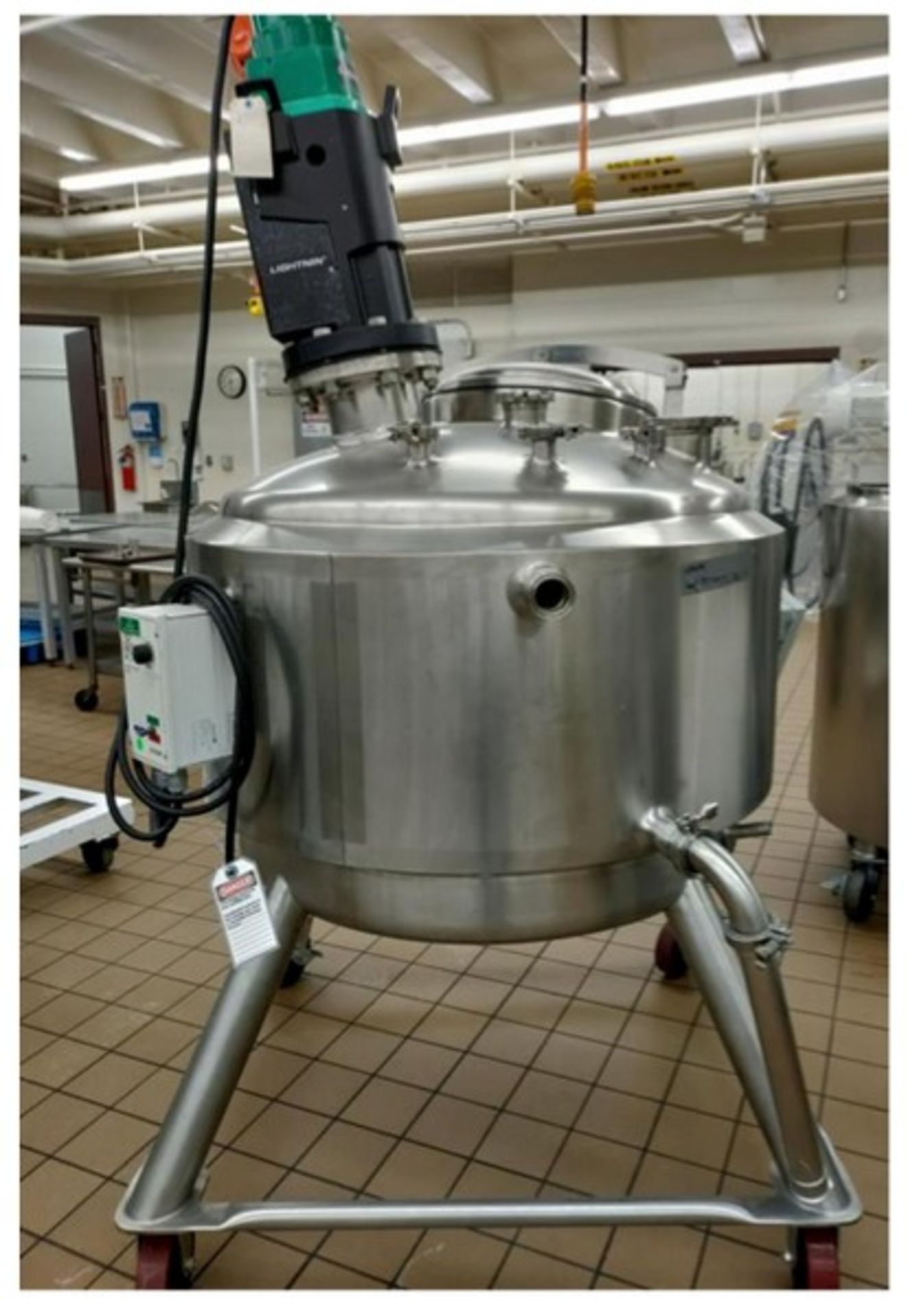 DCI 150 Gal. S/S Mixing Kettle, with 55 PSI Steam Jacket, with Lightnin Mixer, Mounted on Portable - Image 3 of 6