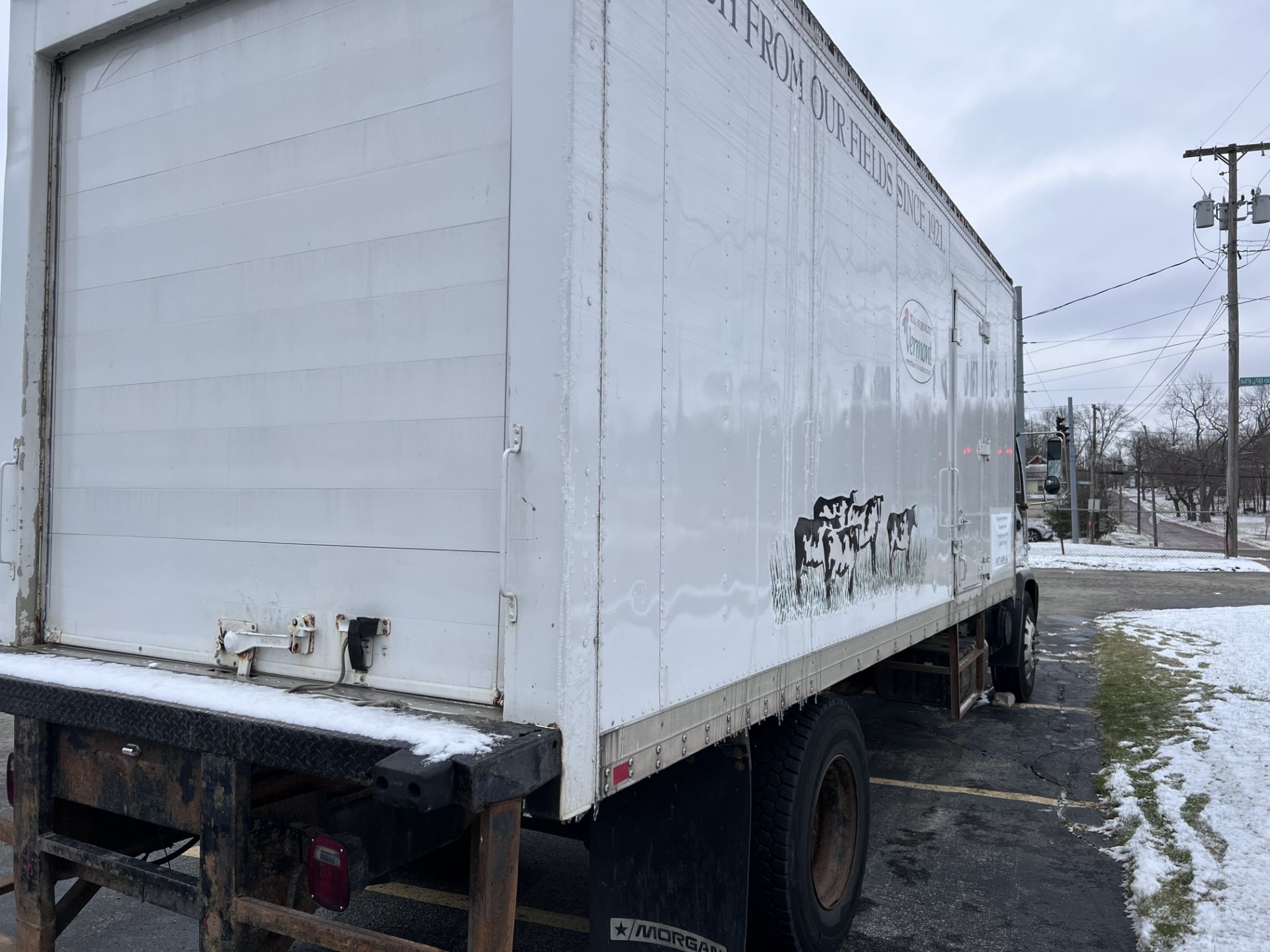 2005 IZUZU TK REFRIGERATED BOX TRUCK, MODEL T7F0042-FVR, ID# 4GTM7f1305F700743, 397,954 MILES, GVW - Image 8 of 8