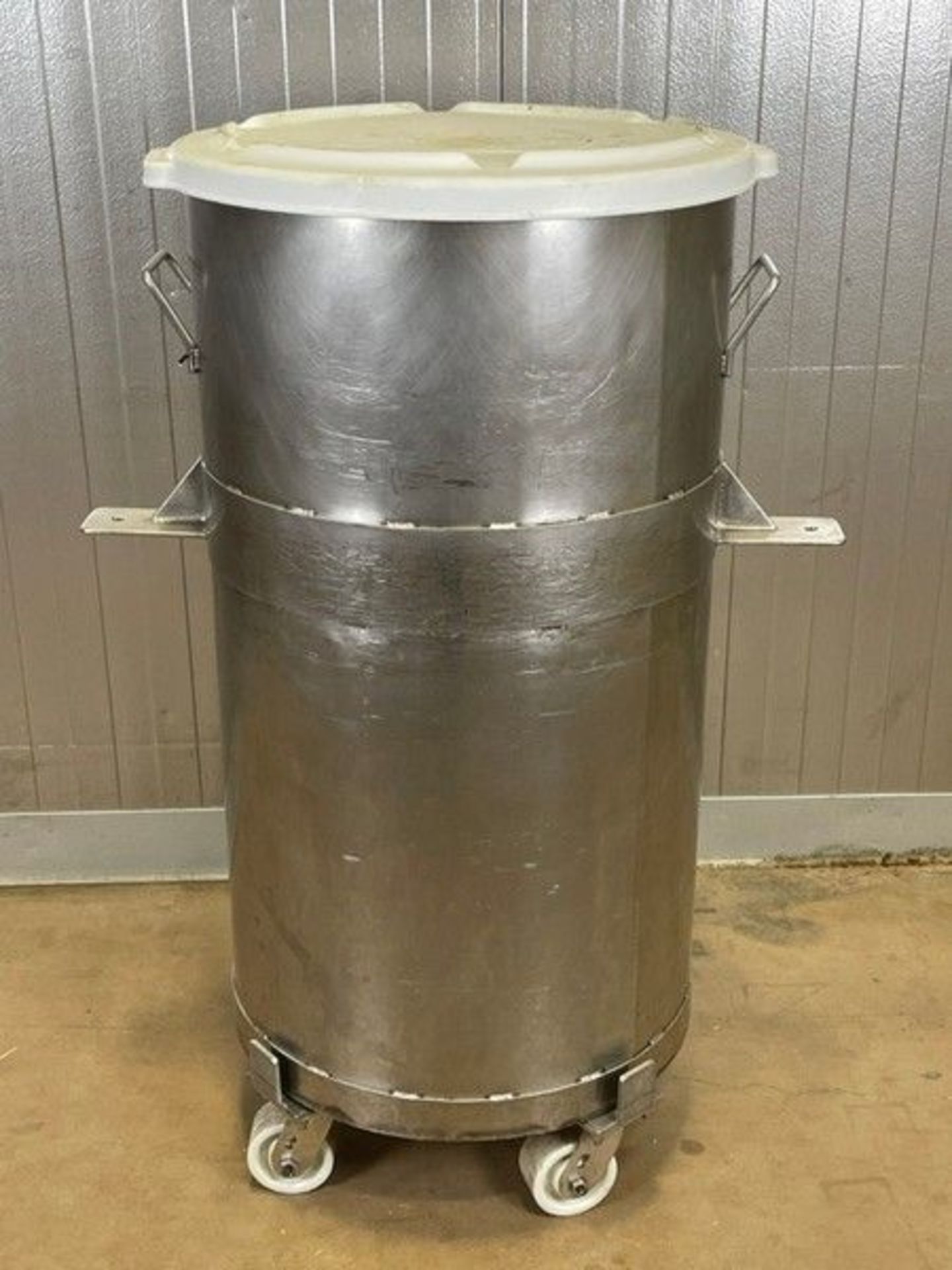 55 Gal. S/S Single Wall Portable Tank, with Aprox. 3" Sanitary Valve & Fitting, with Lid (Auction - Image 3 of 5