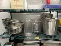 Lot of Assorted Rount 6 qt Containers with Lids, Round 8 qt Containers with Lids, Round 4 qt