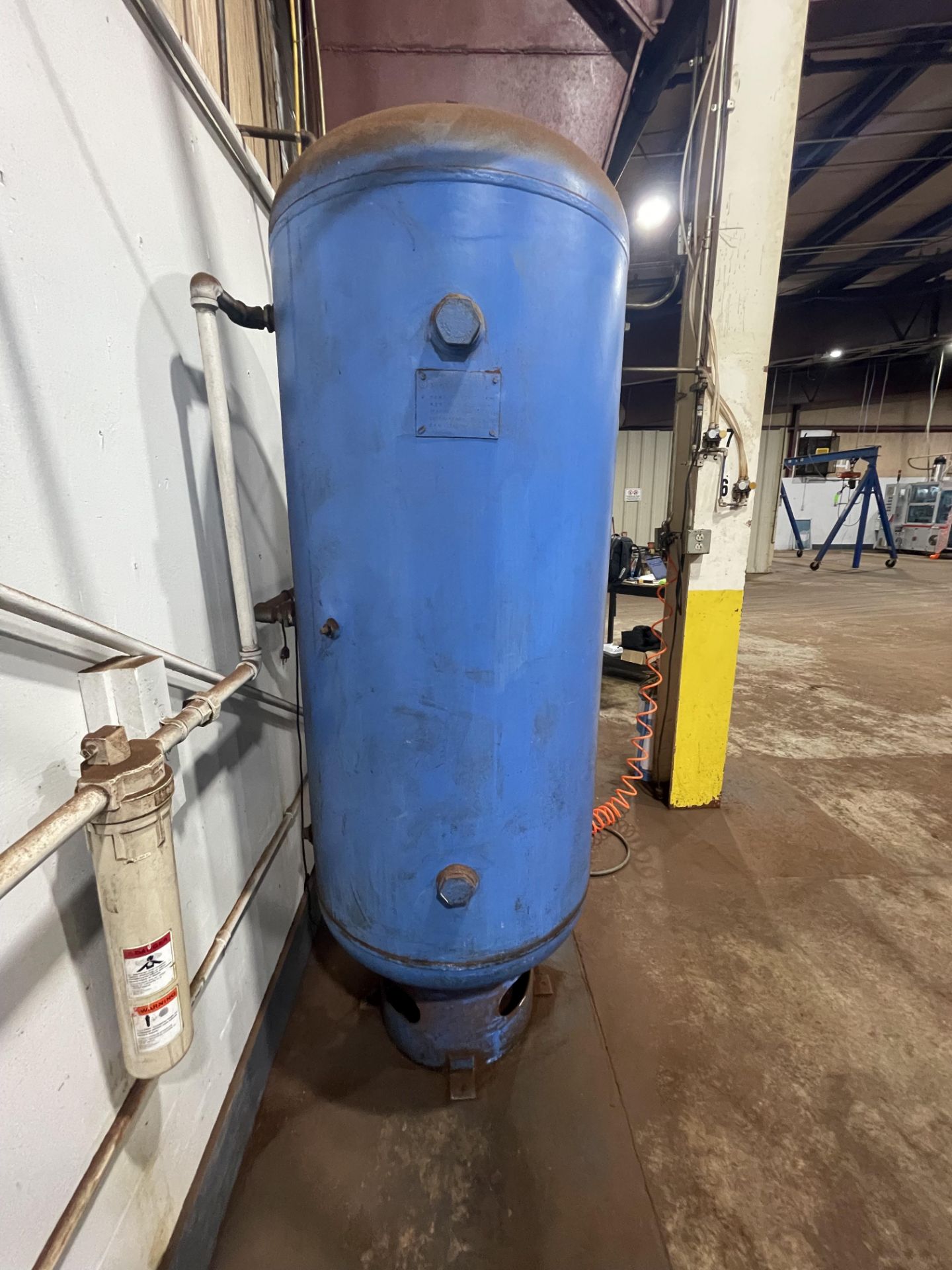SILVAN INDUSTRIES VERTICAL AIR RECEIVER TANK, MAWP 200 PSI@ 450 DEGREE F, MDMT -20 DEGREE F @ 200 - Image 4 of 5