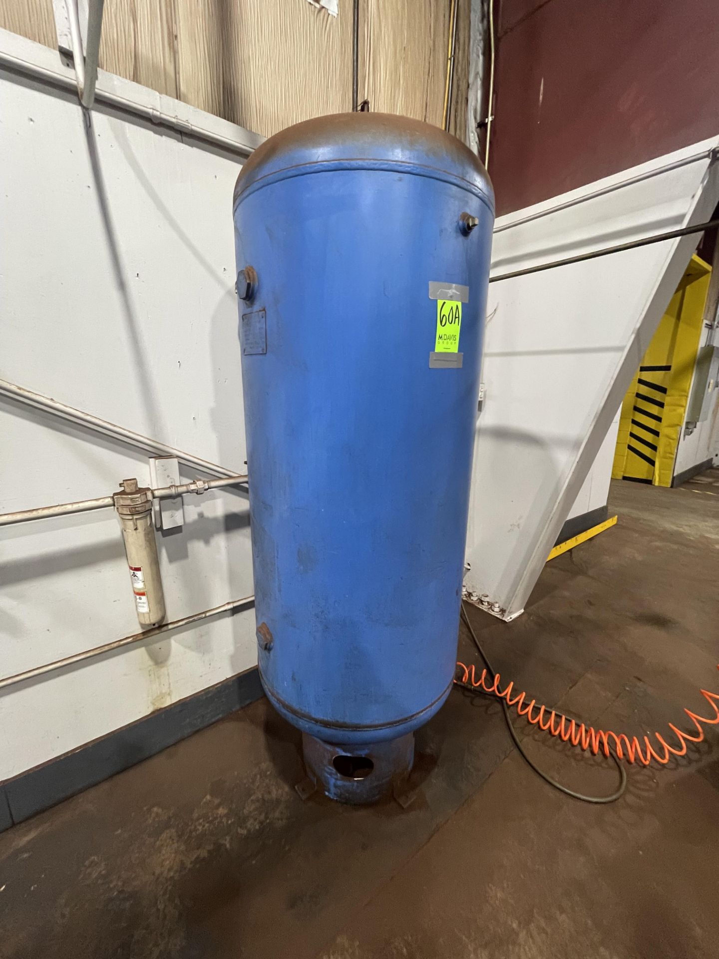 SILVAN INDUSTRIES VERTICAL AIR RECEIVER TANK, MAWP 200 PSI@ 450 DEGREE F, MDMT -20 DEGREE F @ 200 - Image 2 of 5