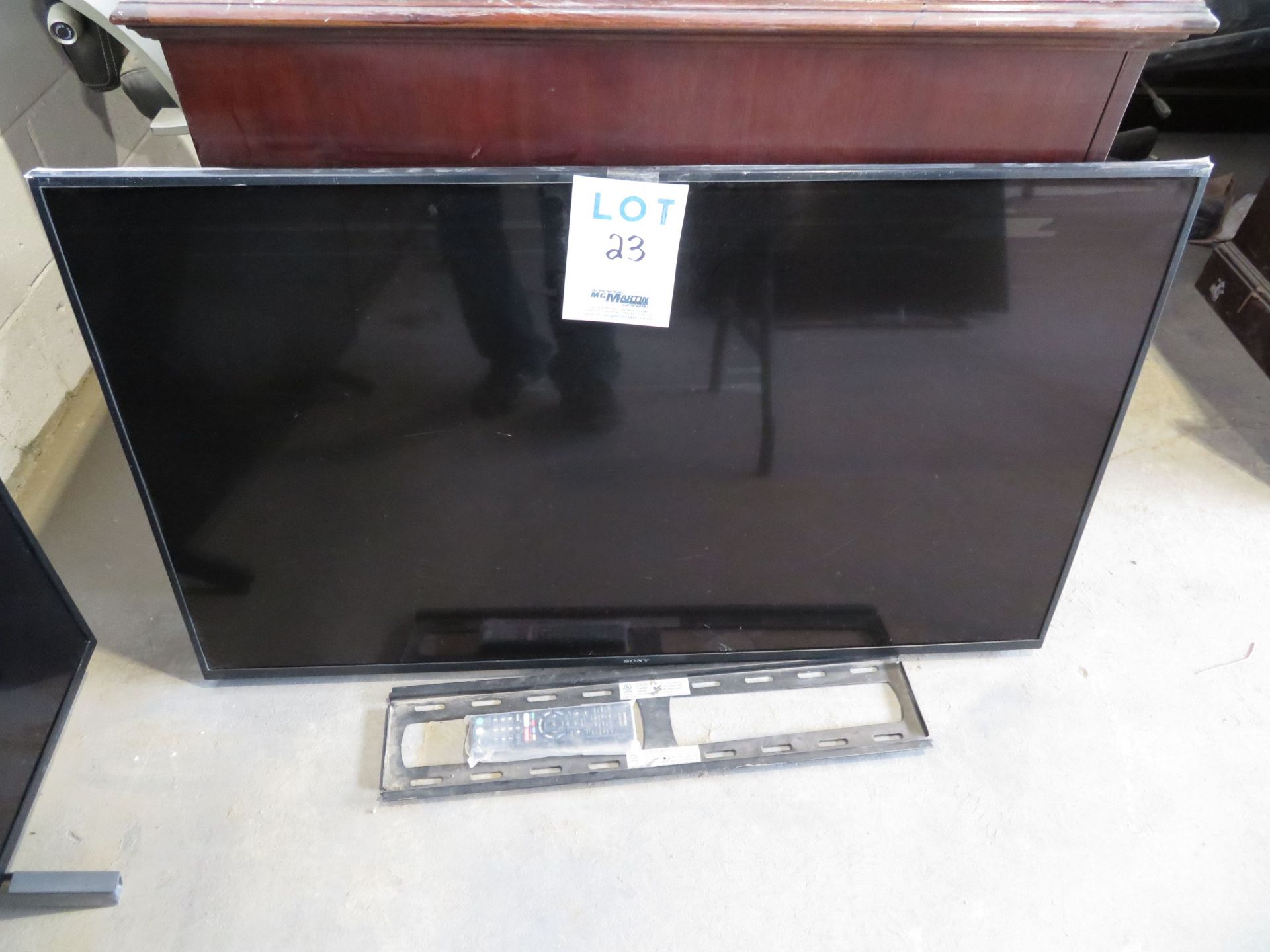 SONY 49" TV w/ wall bracket, Mod: KD49X750F (AS IS)