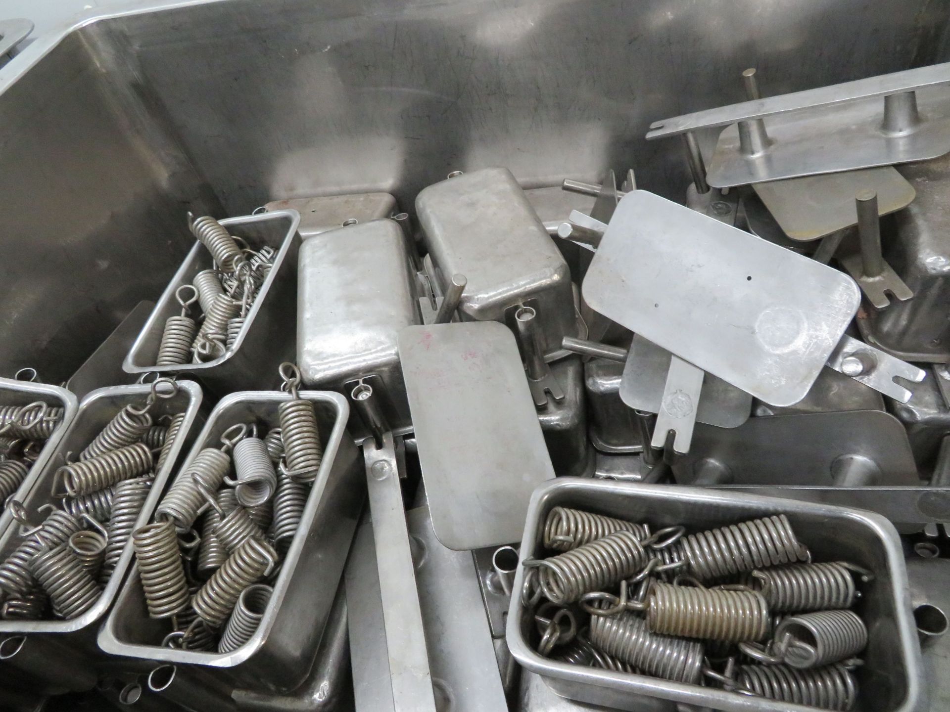 LOT including molds in stainless steel for ham, etc. approx. 6 1/4" x 12" (64) - Image 2 of 2