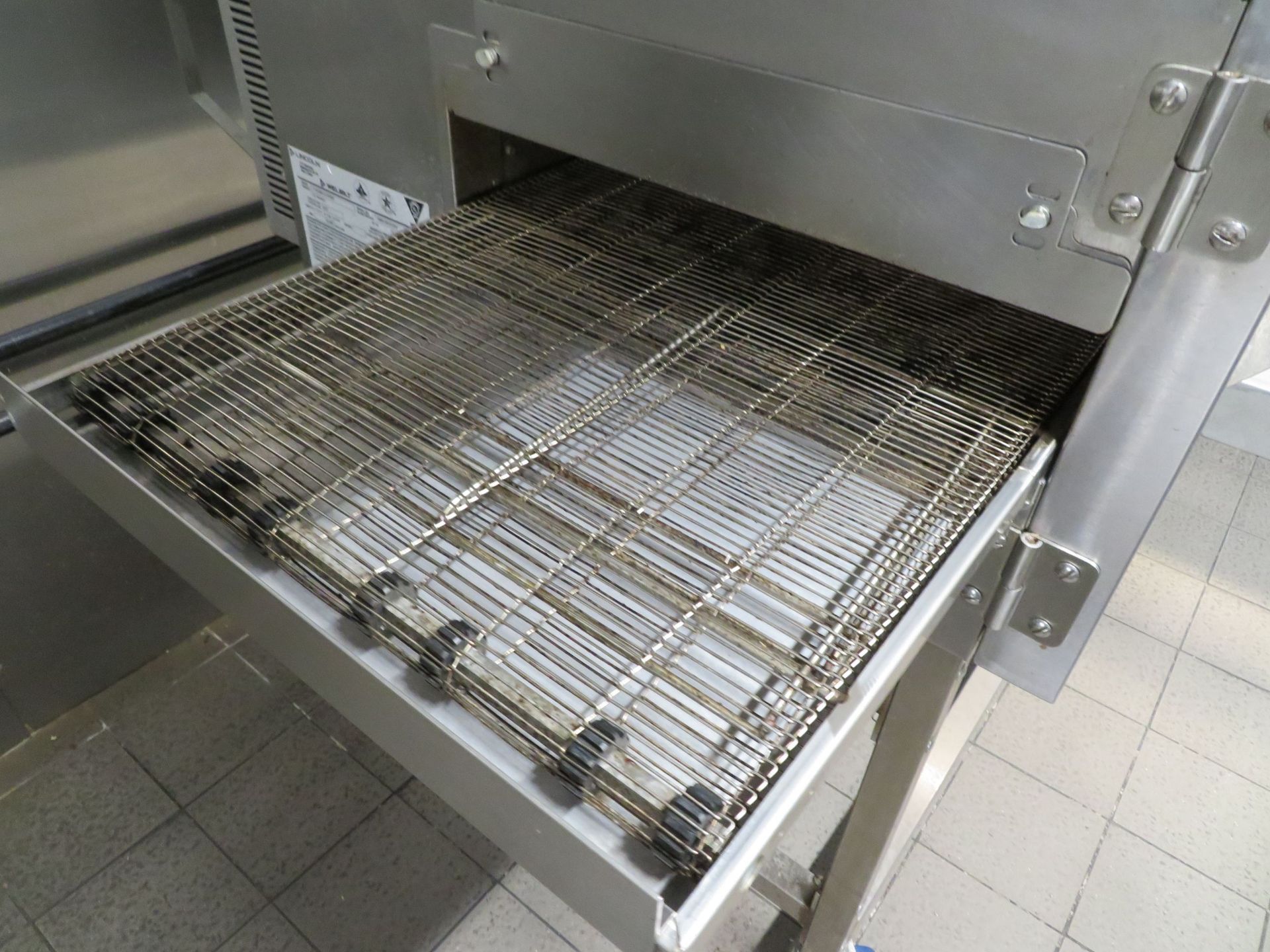 LINCOLN stainless steel pizza gas oven with conveyor (18"wide x 53" length), Mod: 1116-000- - Image 4 of 8