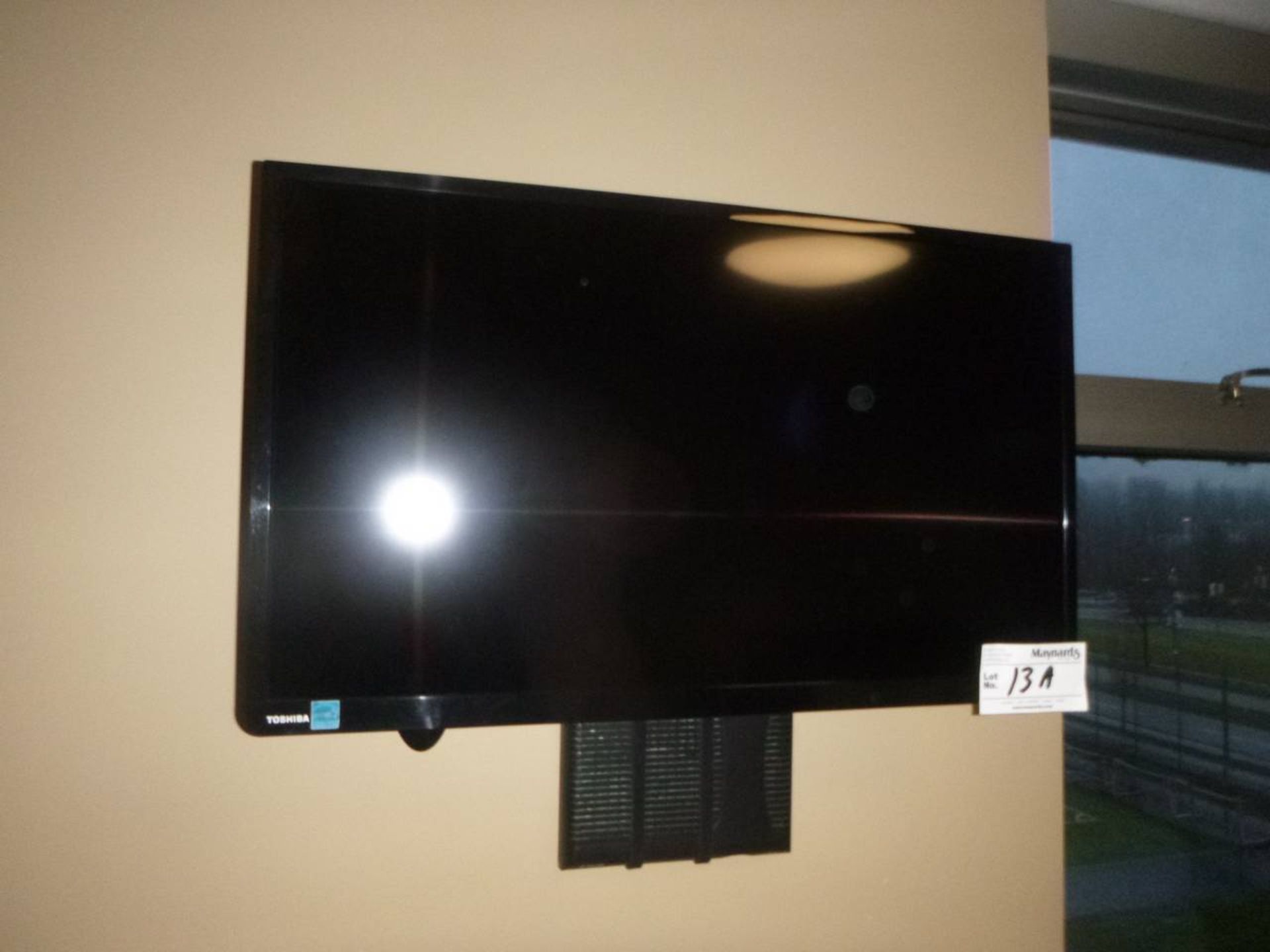 Toshiba Mod 32L1350UC flat screen tv