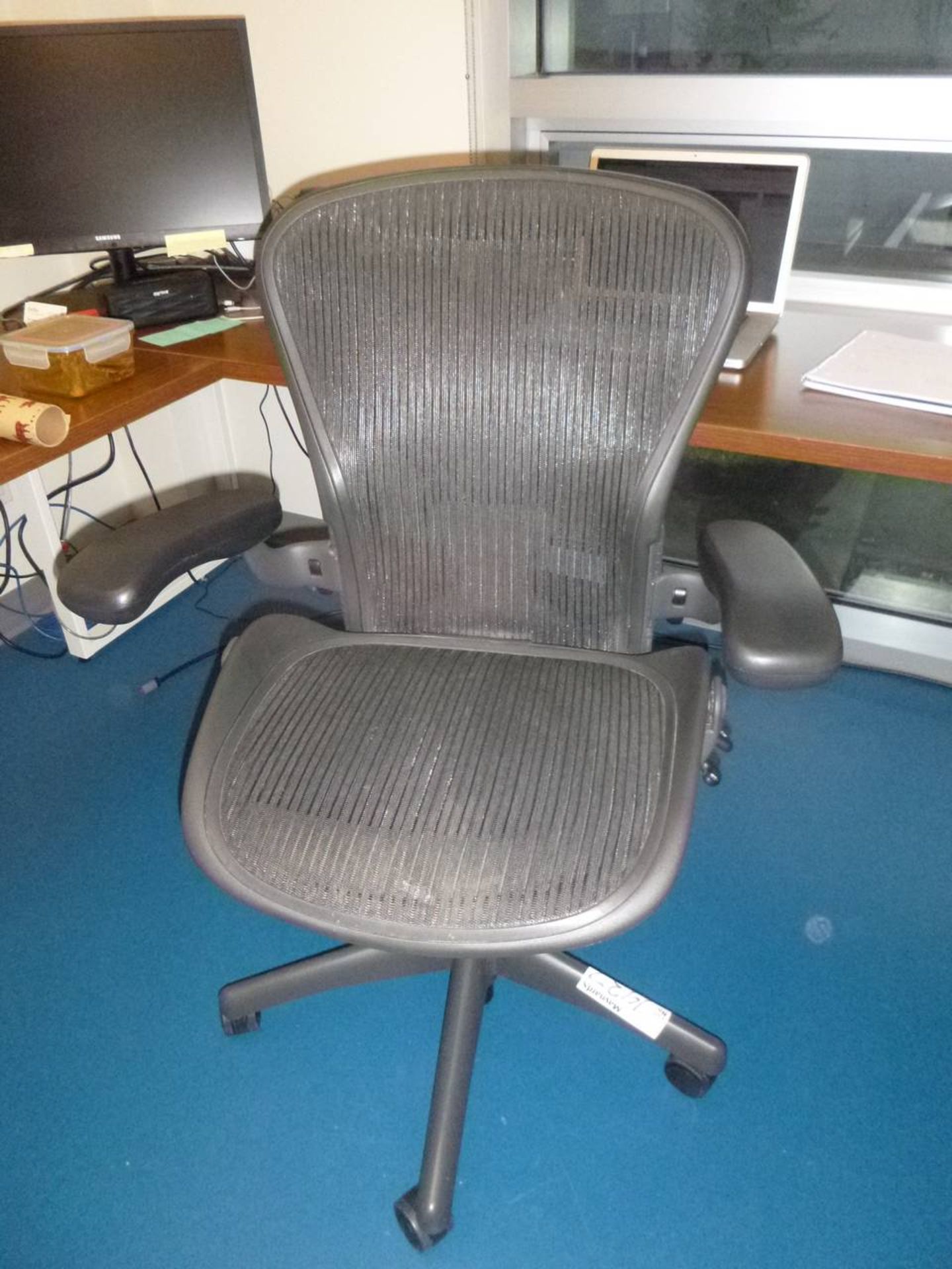 Herman Miller Aeron AE113AWBPJG1C7BK3D05 Chair