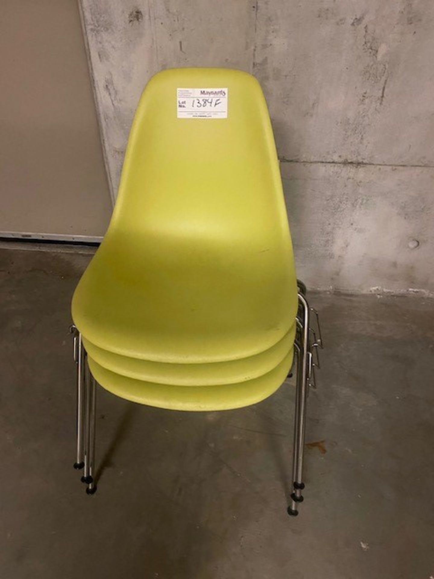 Herman Miller Eames DSS47ZSE8 Moulded plastic side chairs