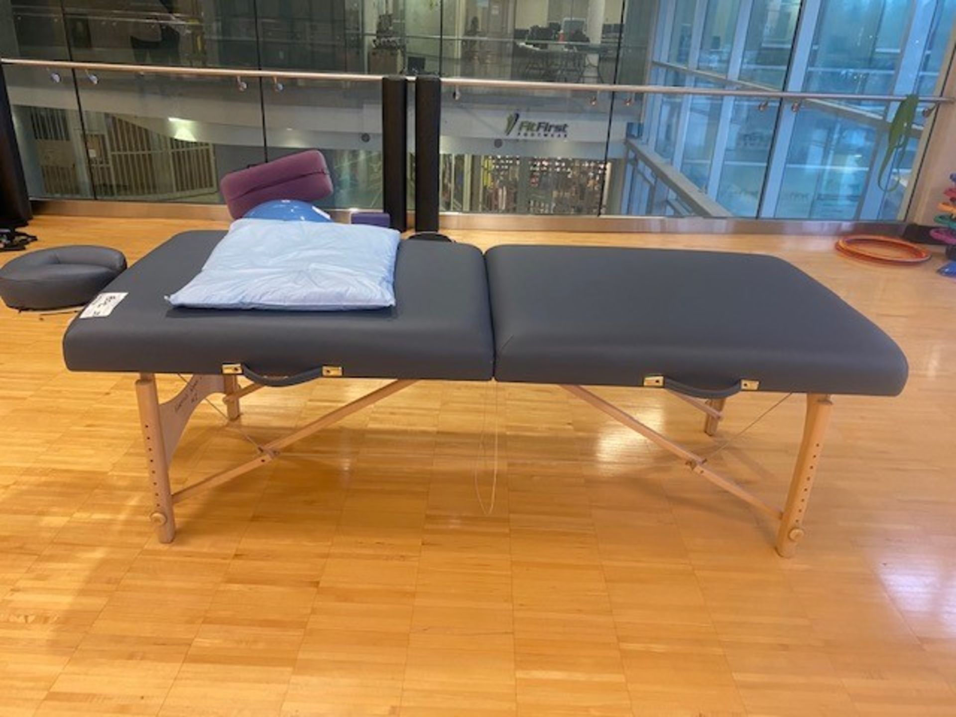 Oakworks One 30X24-34X73 PL/TT/VN Massage table